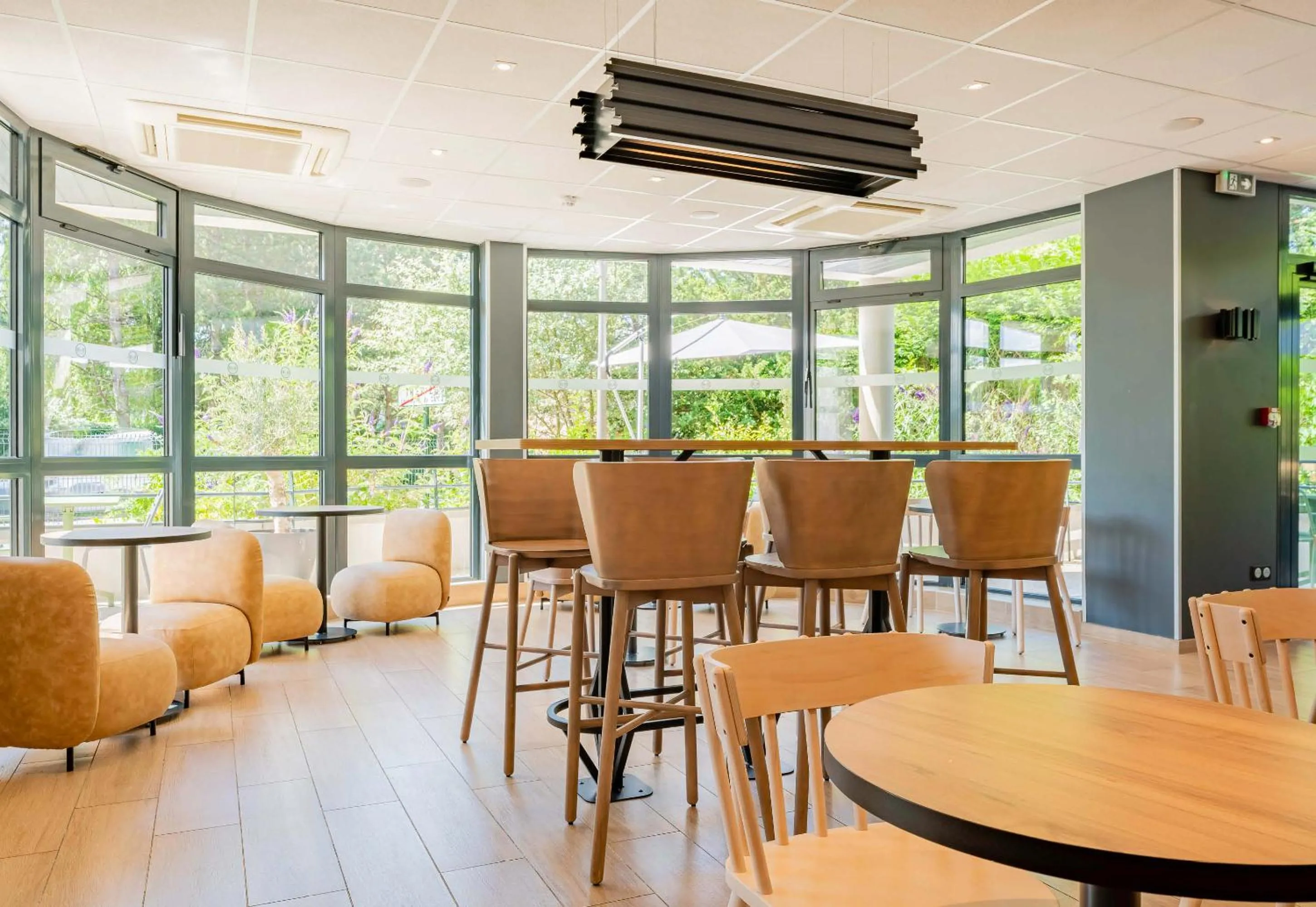 Dining area in B&B HOTEL Le Touquet