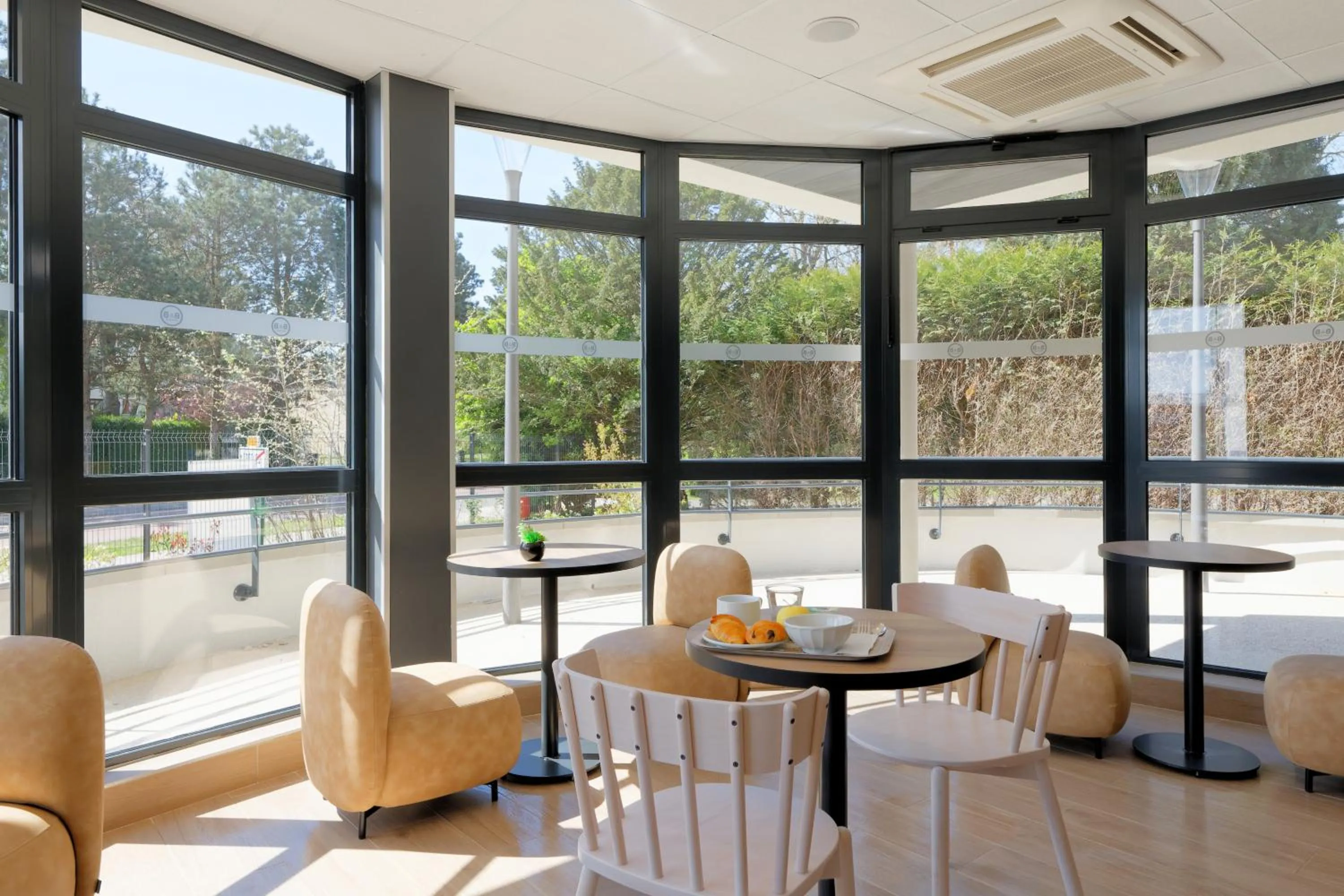 Lobby or reception in B&B HOTEL Le Touquet