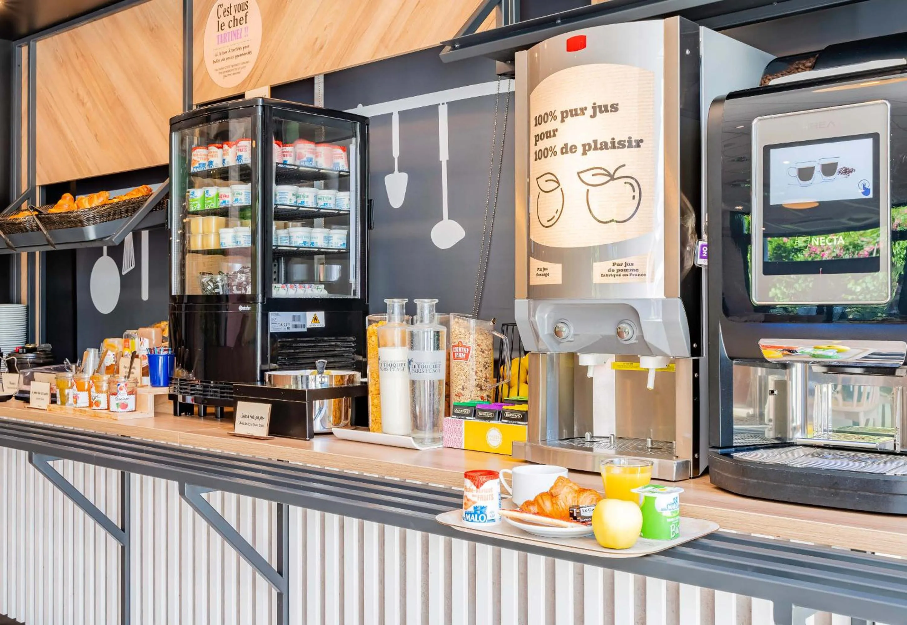 Buffet breakfast in B&B HOTEL Le Touquet