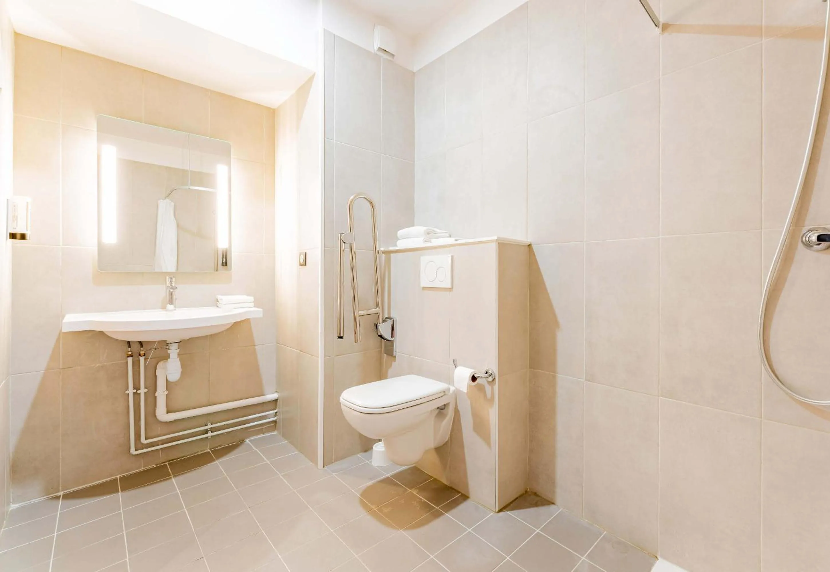 Bathroom in B&B HOTEL Le Touquet