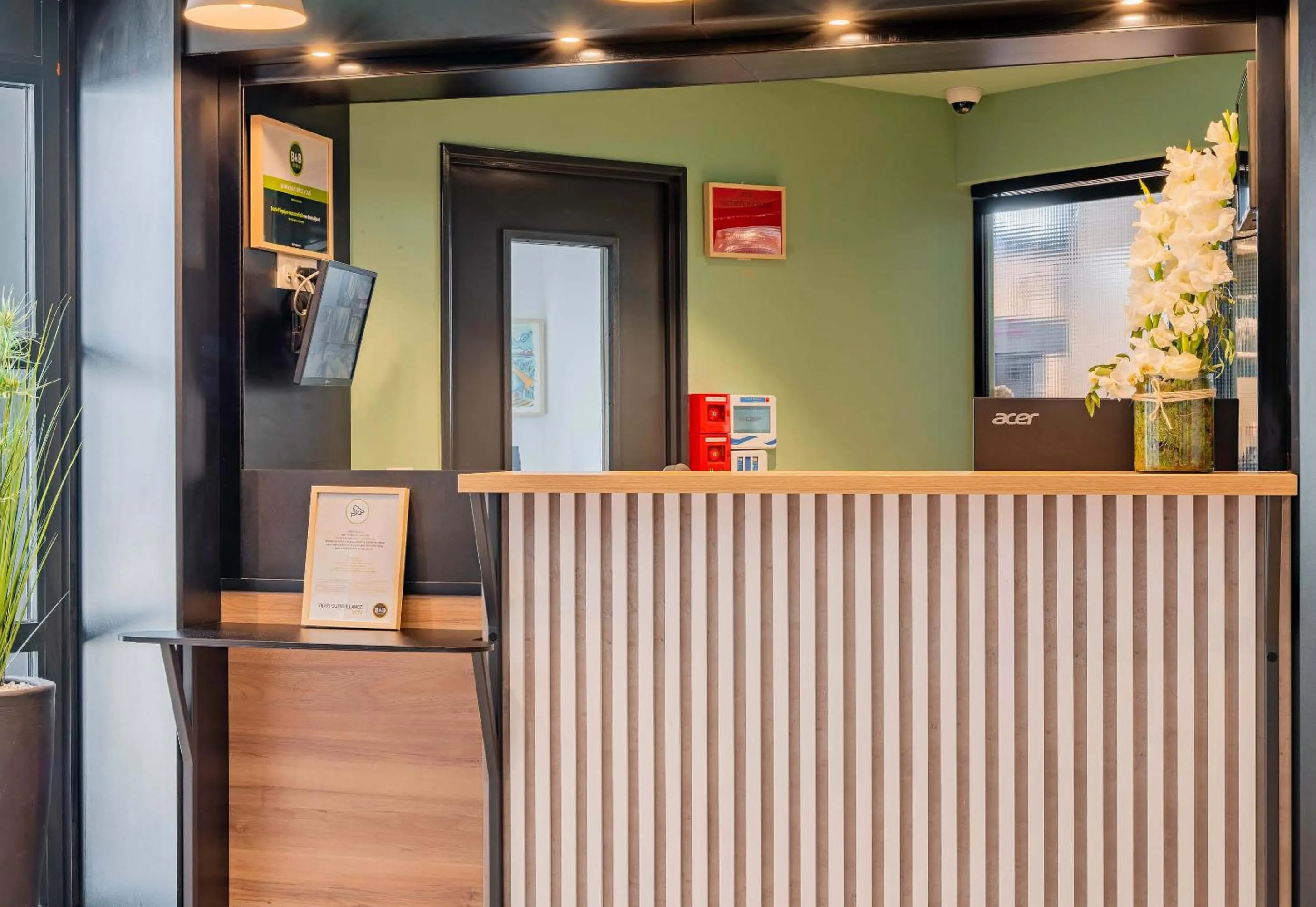 Lobby or reception in B&B HOTEL Le Touquet