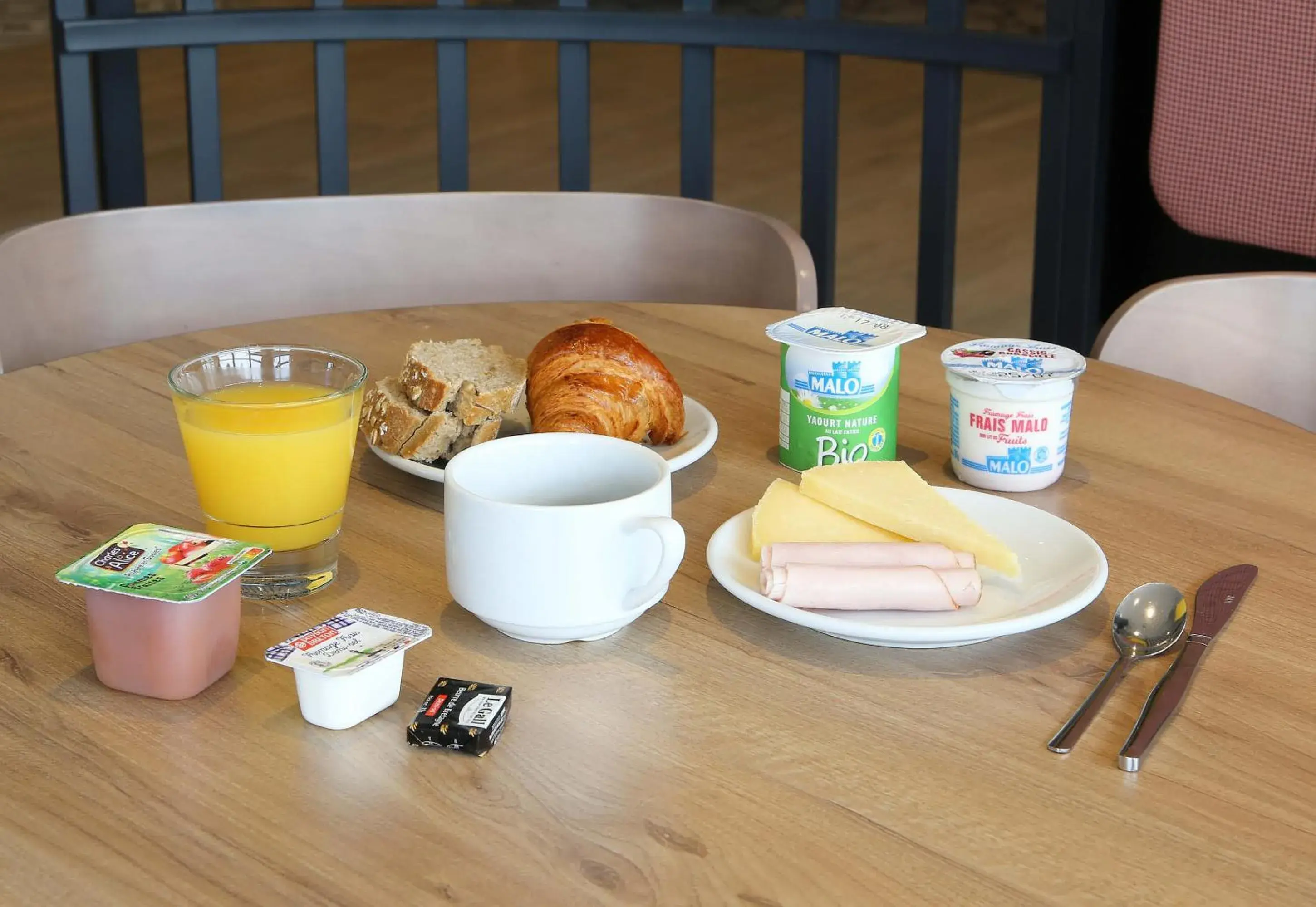 Breakfast in B&B HOTEL Epernay Breakfast in B&B HOTEL Epernay