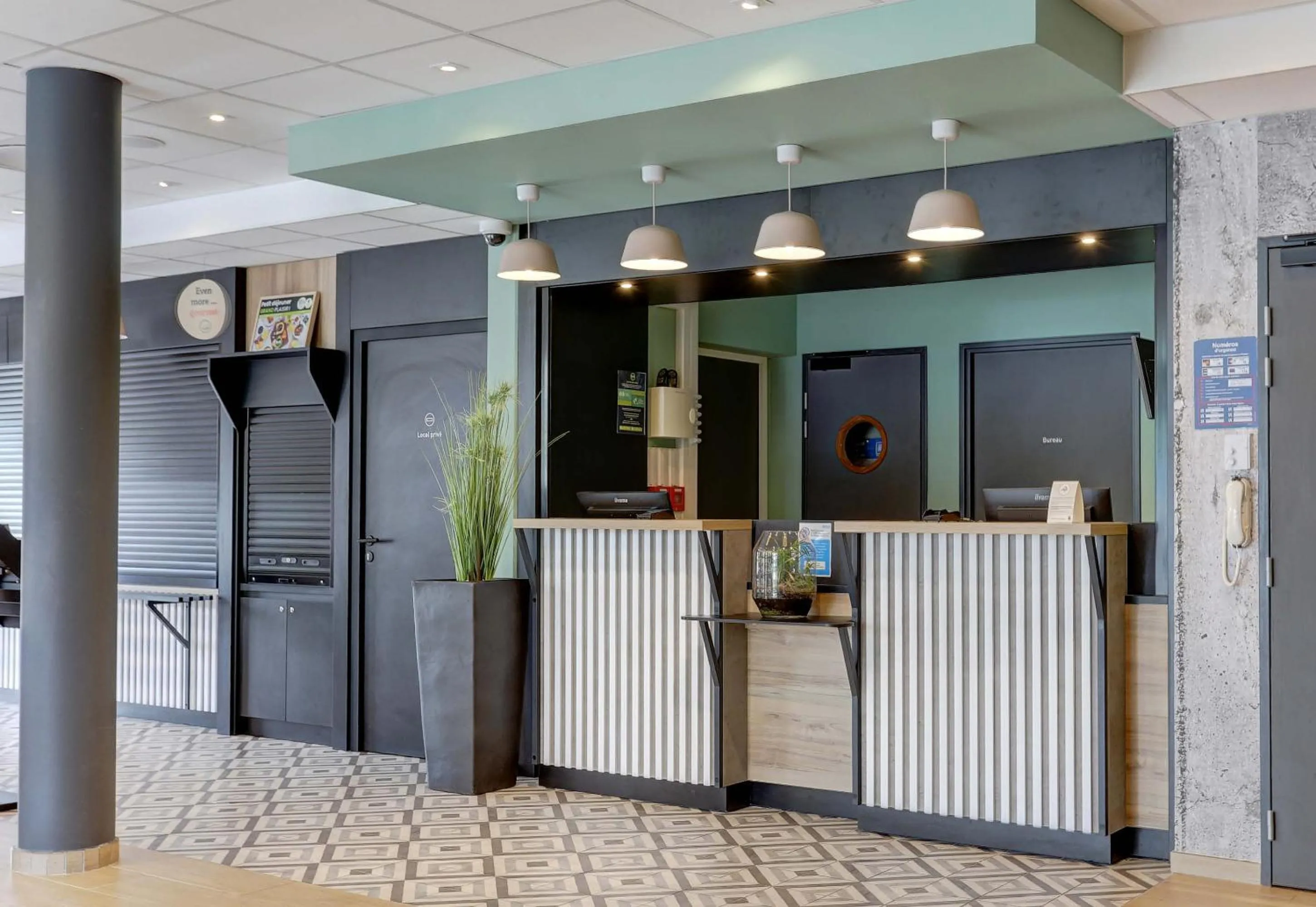 Lobby or reception in B&B HOTEL Epernay