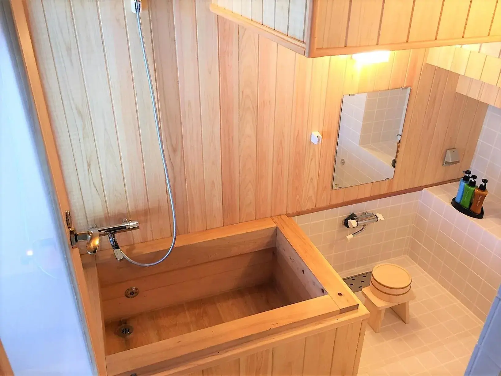 Twin Room with Bath in IBARA DENIM HOTELS 舞鶴楼 Twin Room with Bath in IBARA DENIM HOTELS 舞鶴楼