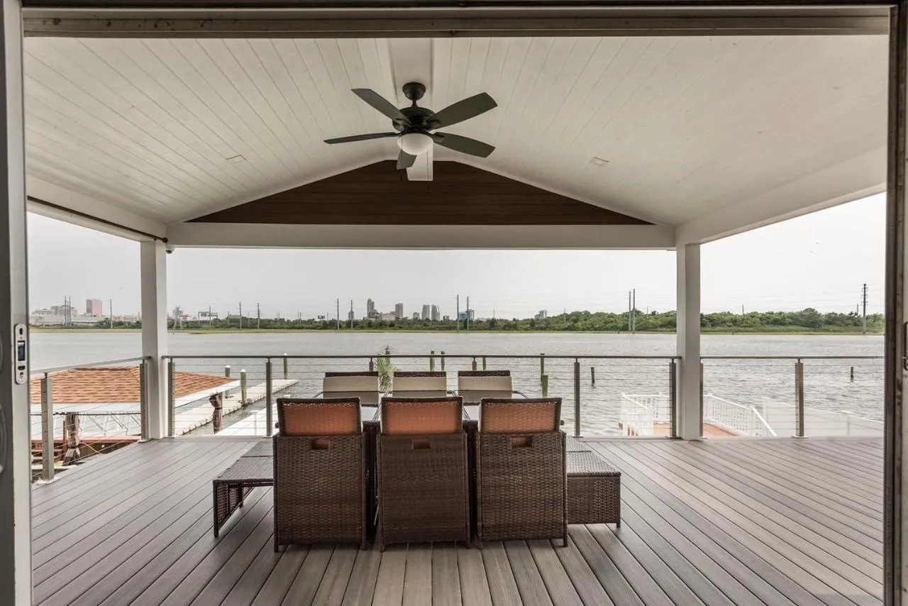 Lago-mar Luxury Modern Waterfront Home