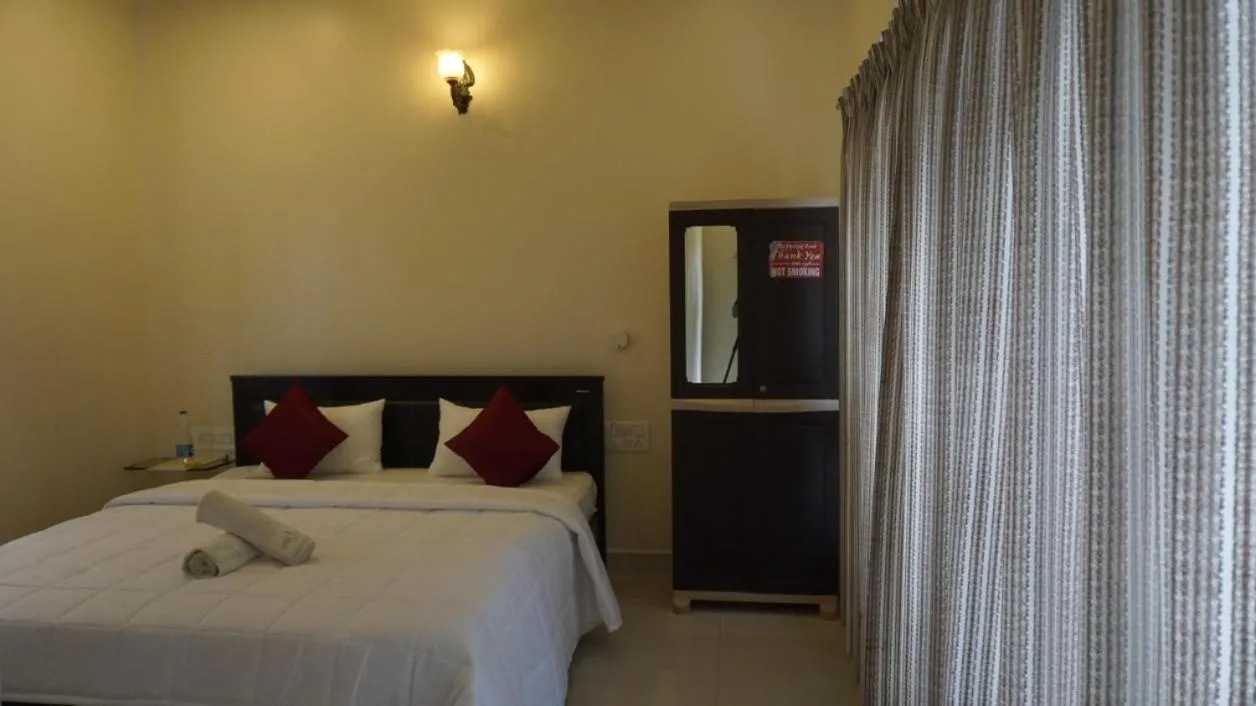 Deluxe Double Room with Balcony in Chirooss Homestays And Resorts