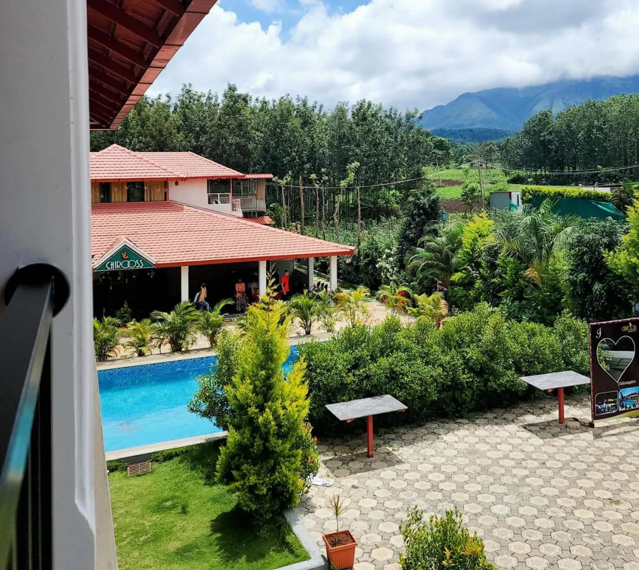 Chirooss Homestays And Resorts