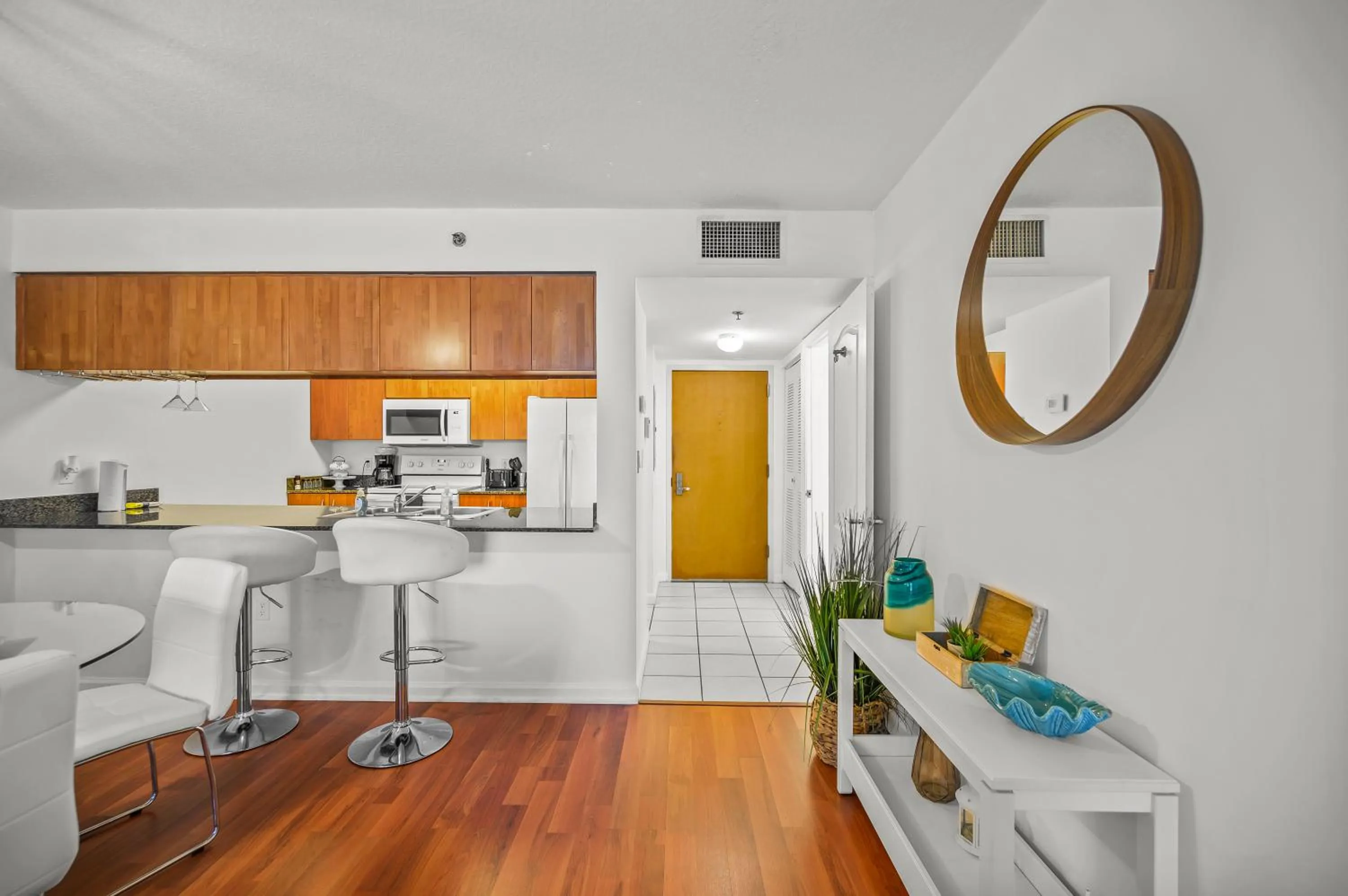 LUXURIOUS 1BR HIGH RISE CONDO BRICKELL-Free Parking