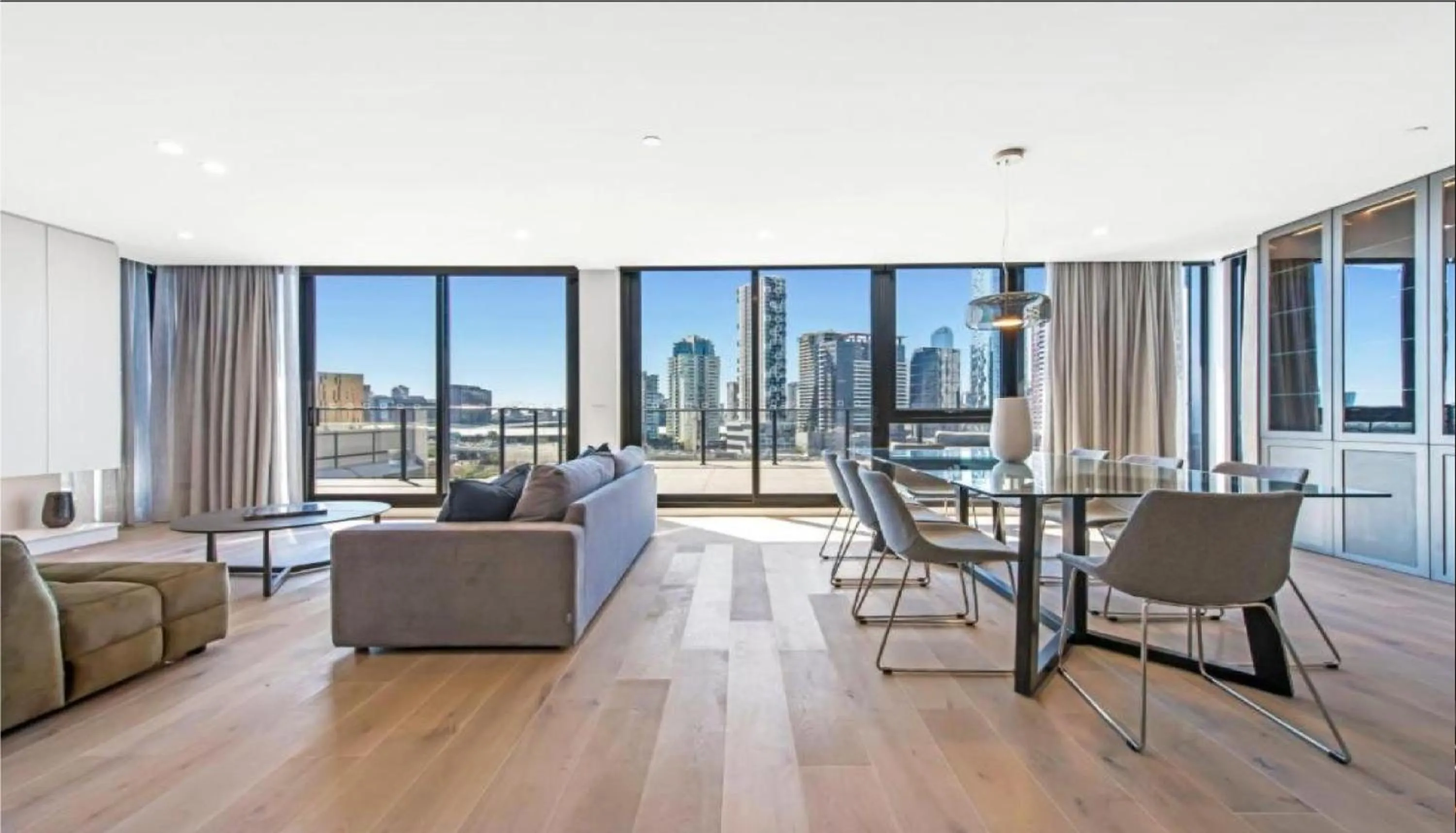 Luxury Penthouse with Astonishing Bay and City Views