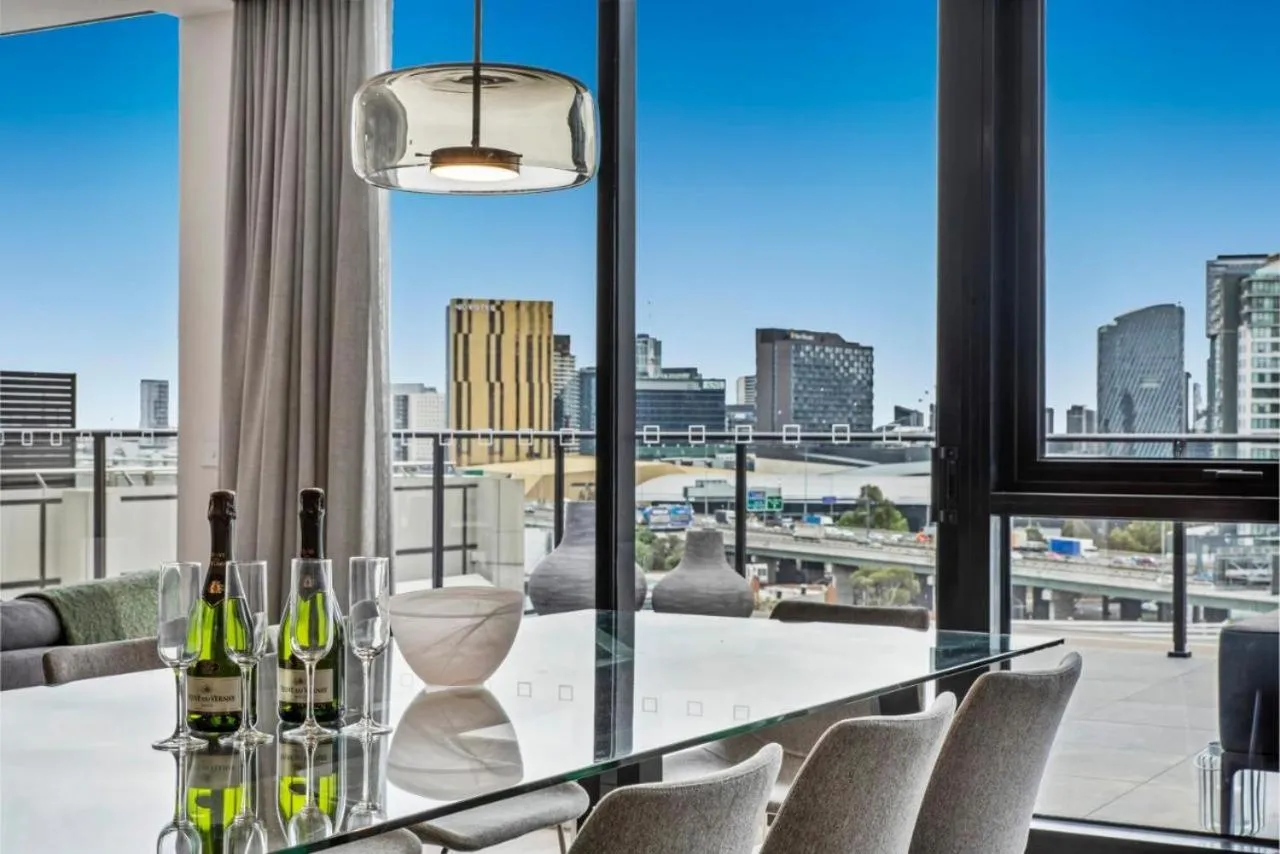 Luxury Penthouse with Astonishing Bay and City Views