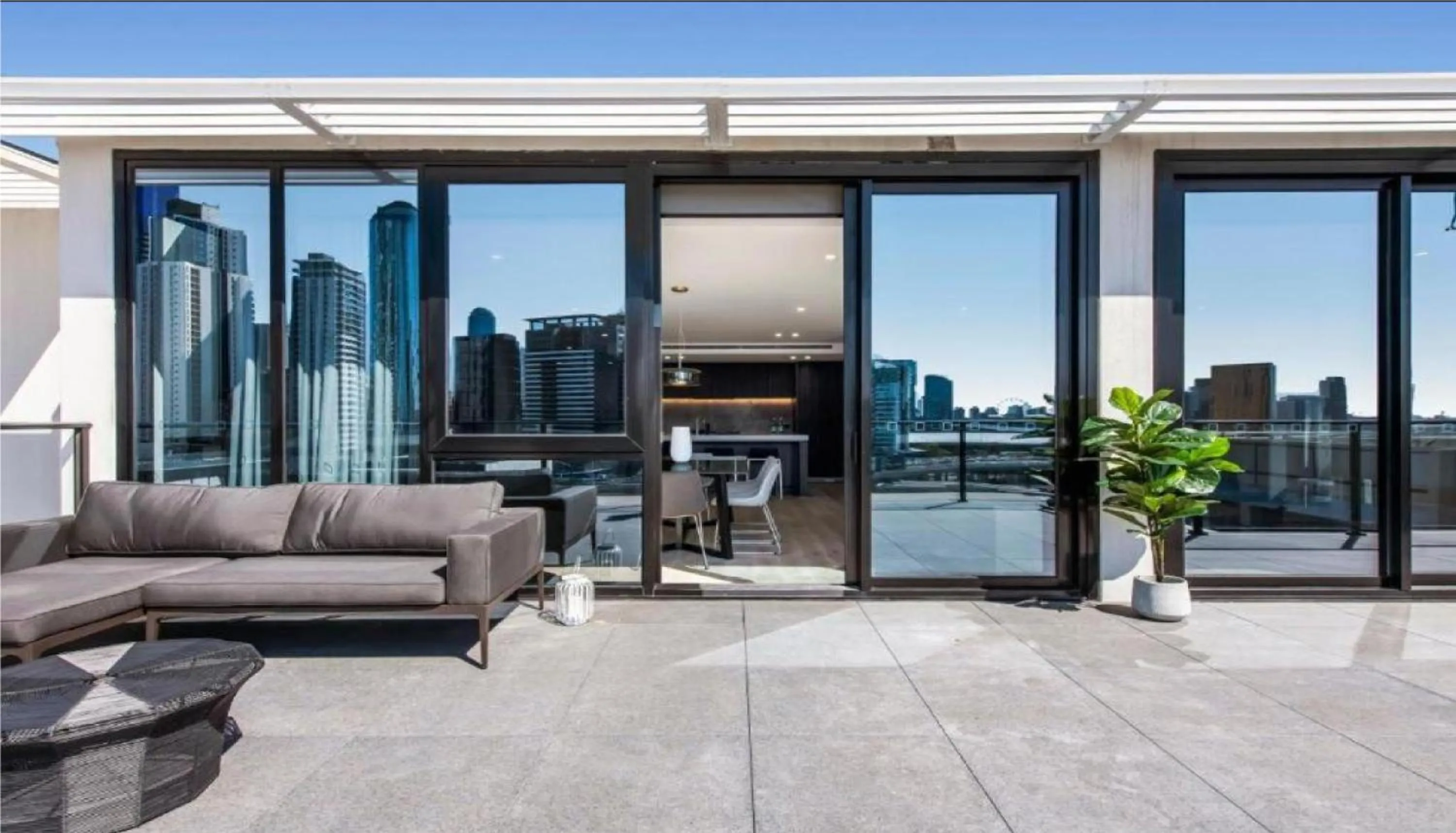 Luxury Penthouse with Astonishing Bay and City Views