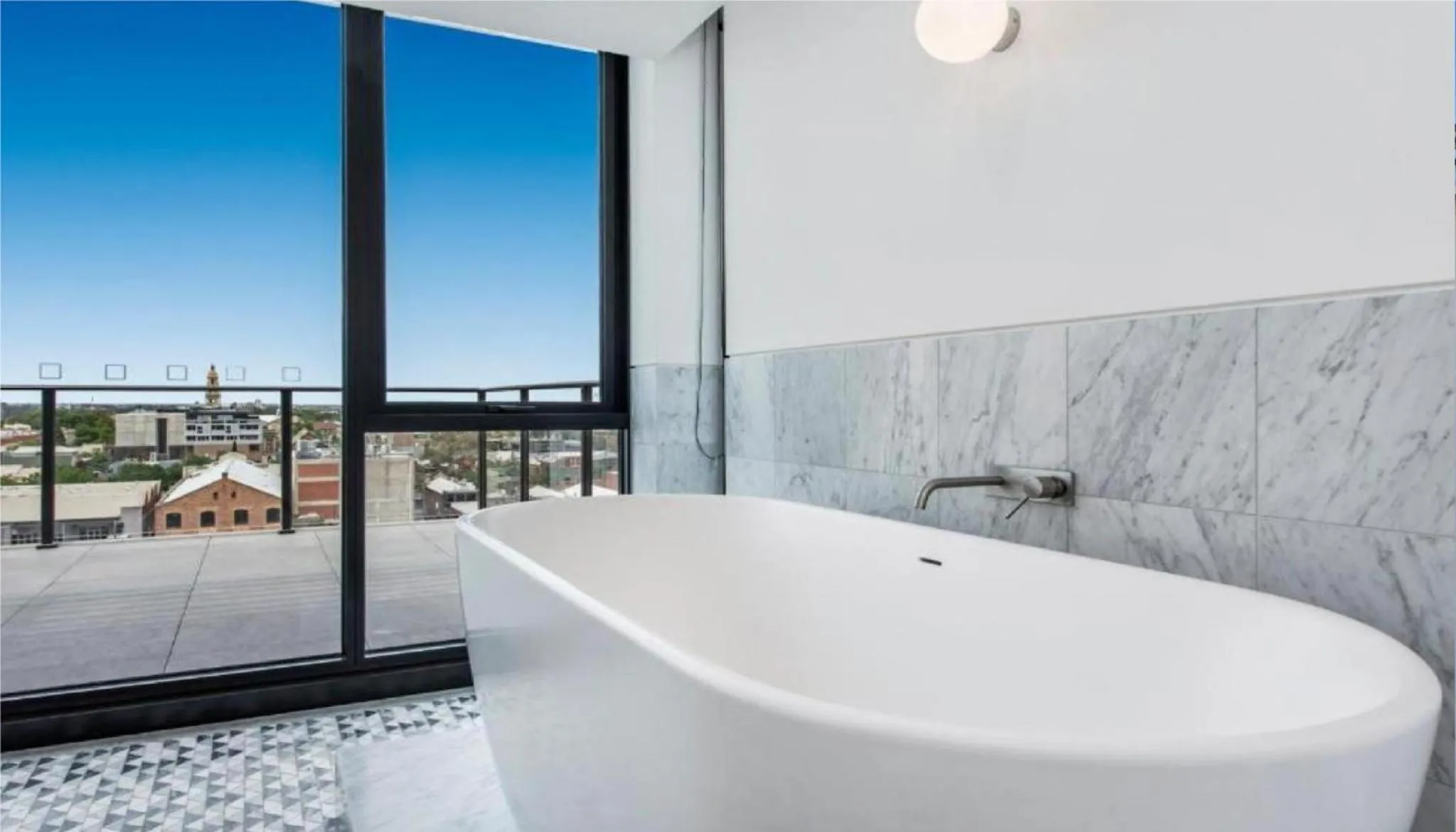 Luxury Penthouse with Astonishing Bay and City Views
