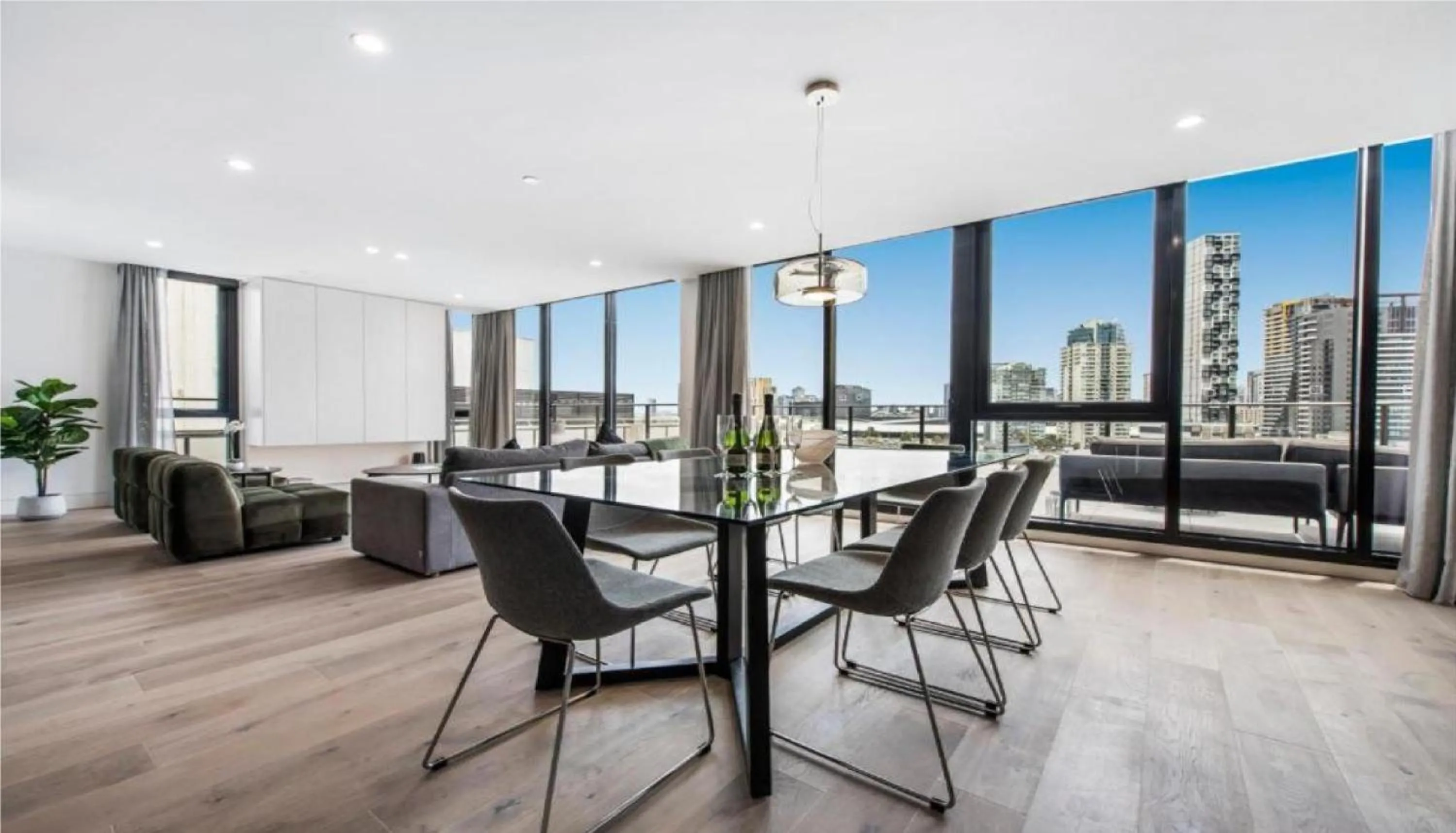 Luxury Penthouse with Astonishing Bay and City Views