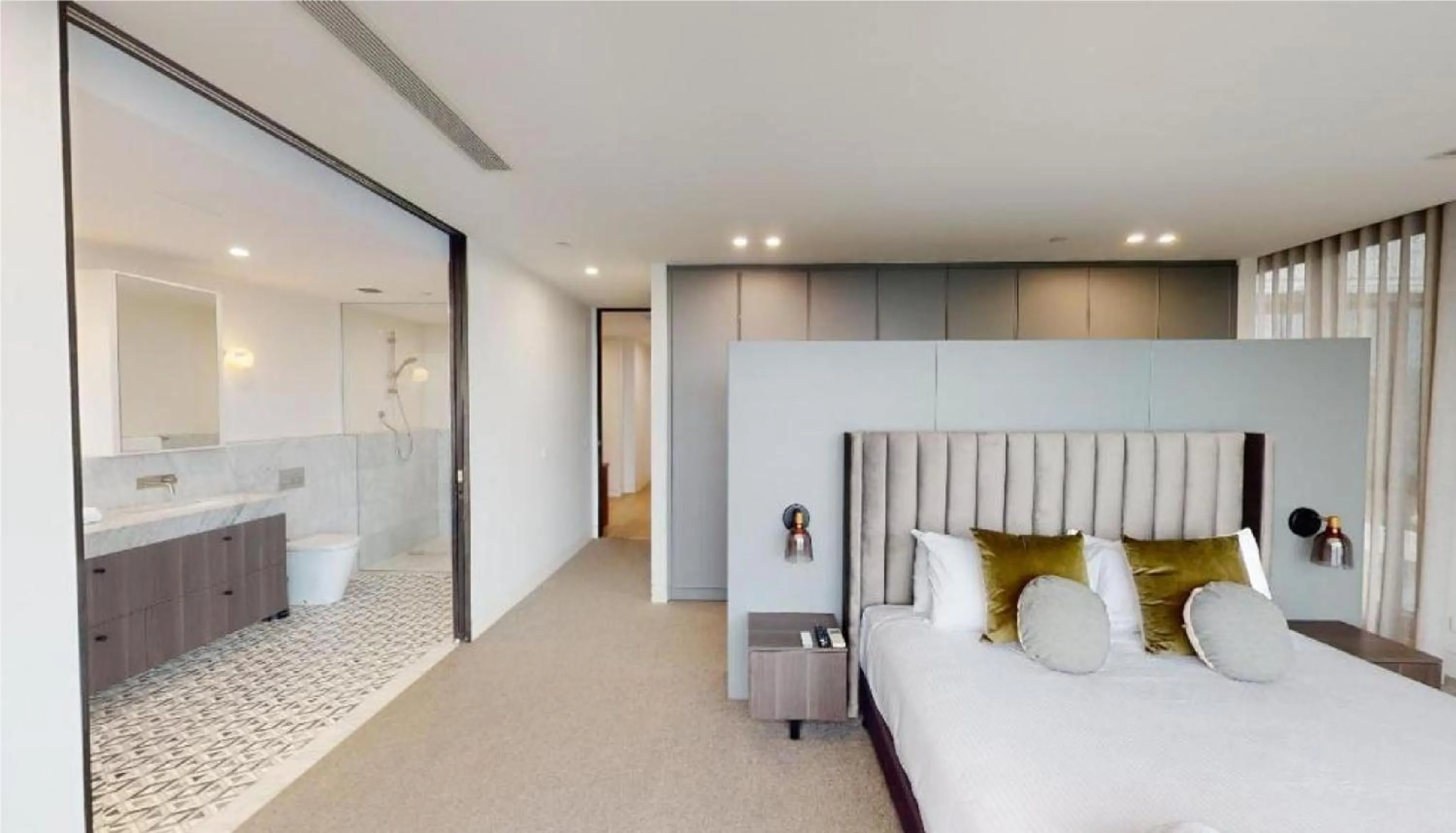 Bed in Luxury Penthouse with Astonishing Bay and City Views