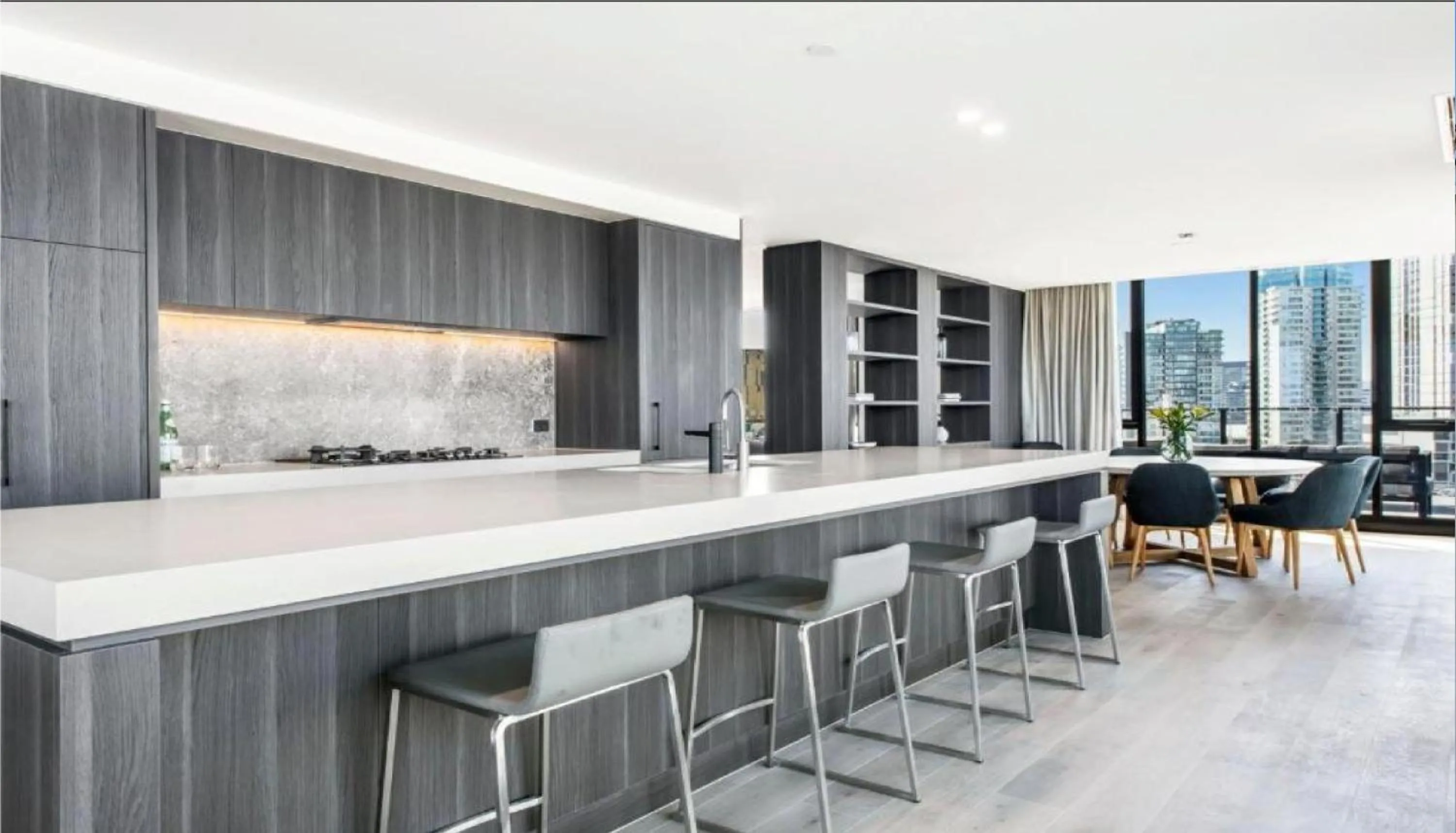 Luxury Penthouse with Astonishing Bay and City Views