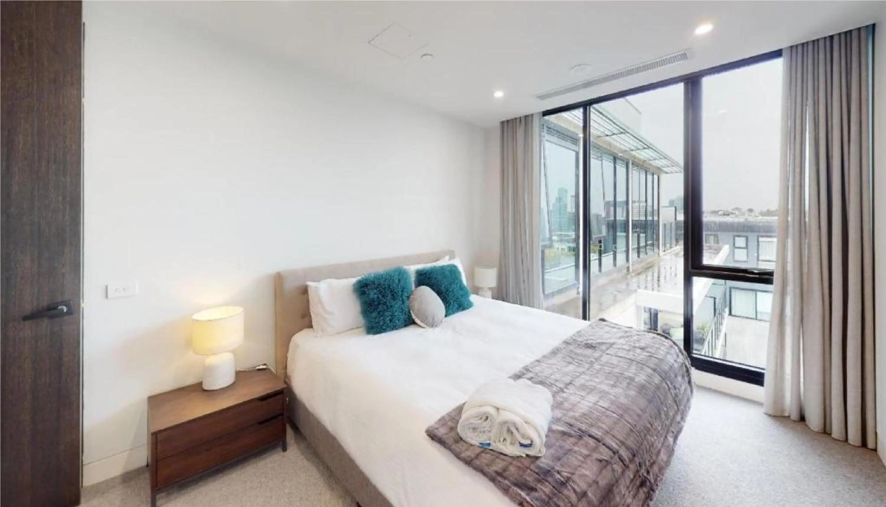 Bed in Luxury Penthouse with Astonishing Bay and City Views