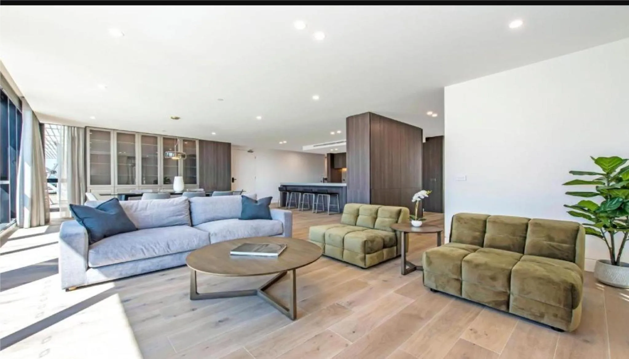 Luxury Penthouse with Astonishing Bay and City Views