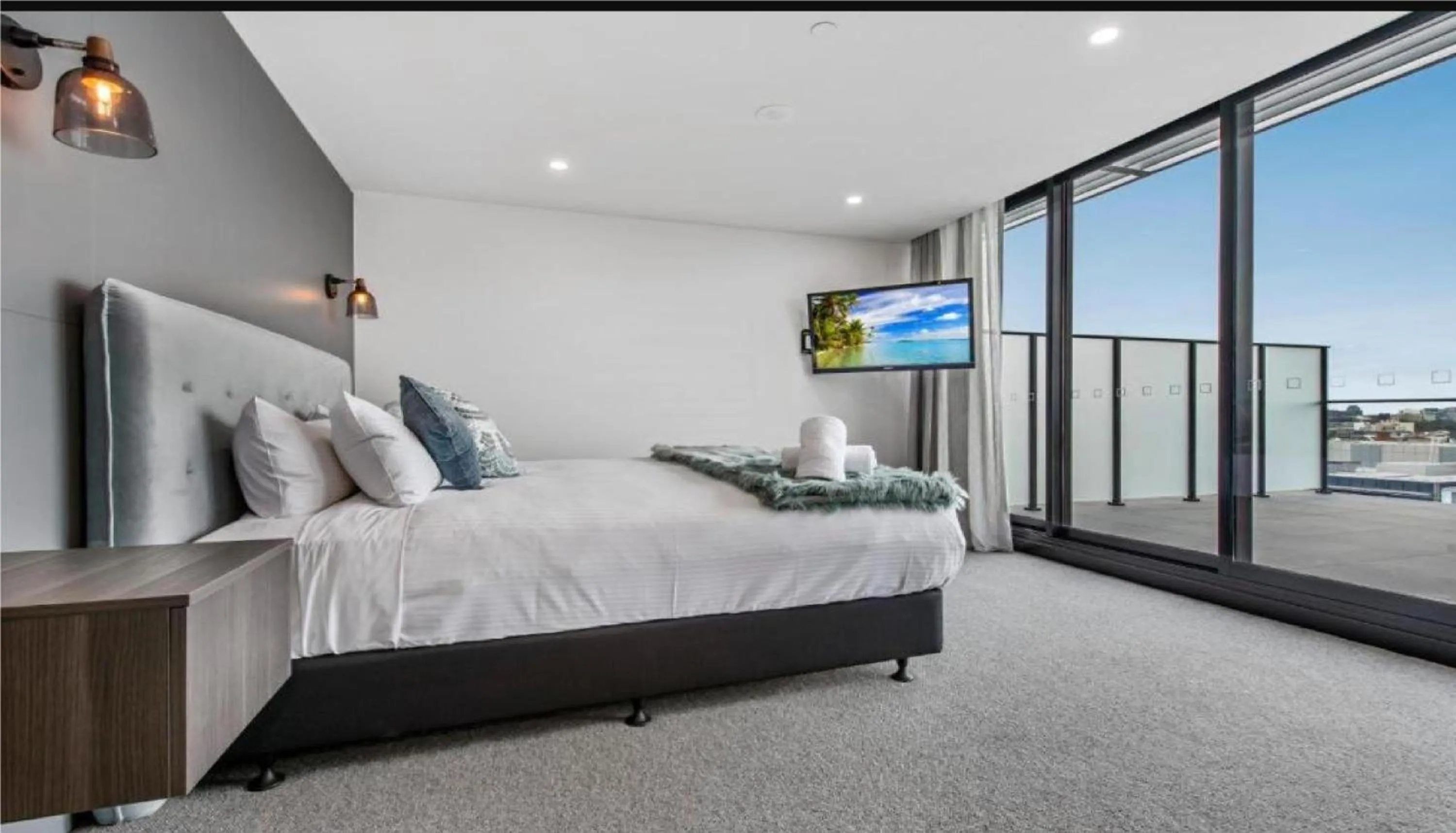 Bed in Luxury Penthouse with Astonishing Bay and City Views