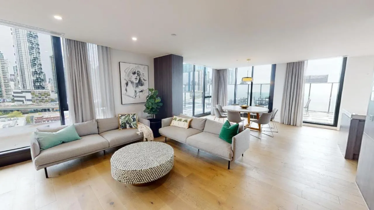 Luxury Penthouse with Astonishing Bay and City Views