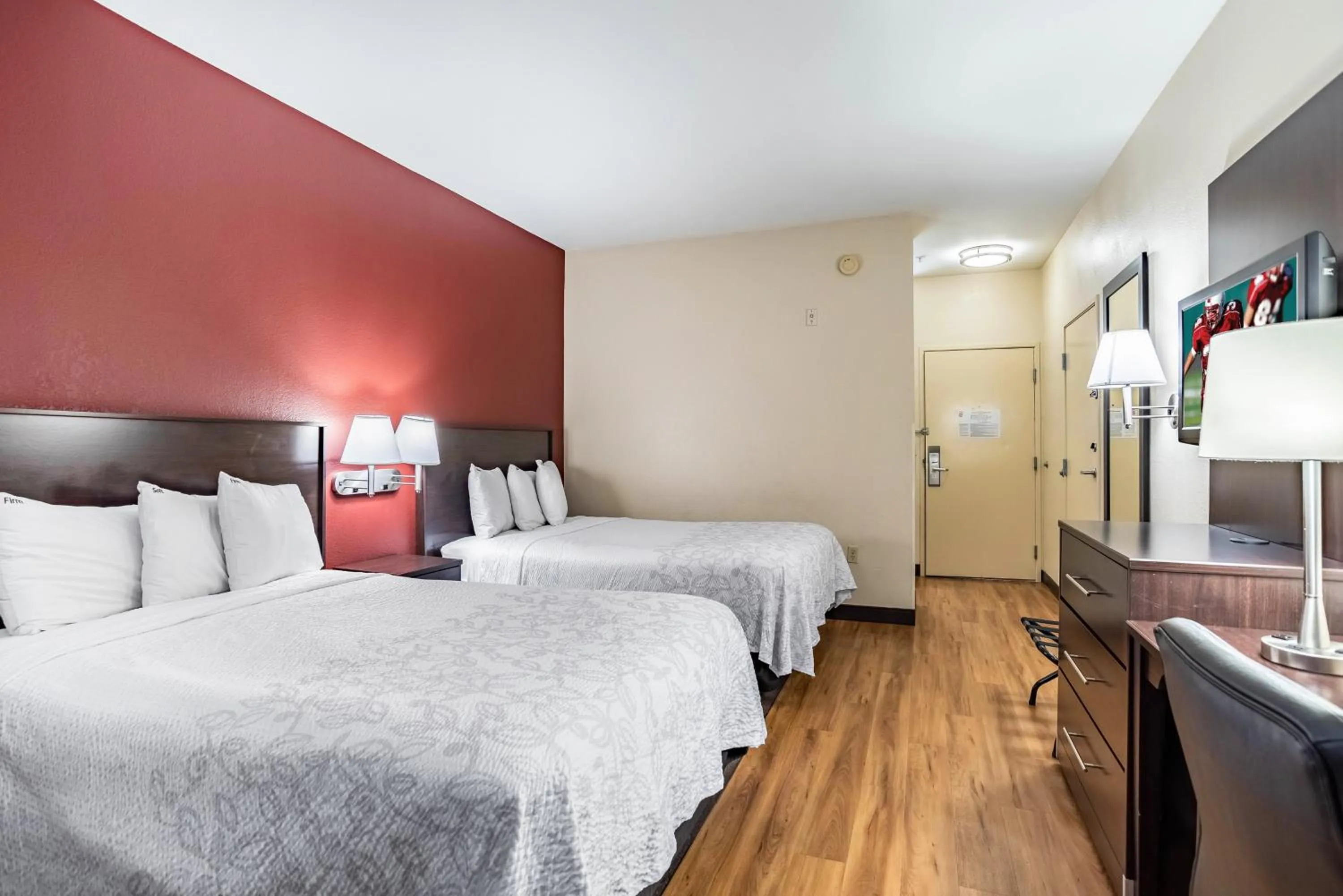 Photo of the whole room, Bed in Red Roof Inn PLUS+ Austin South