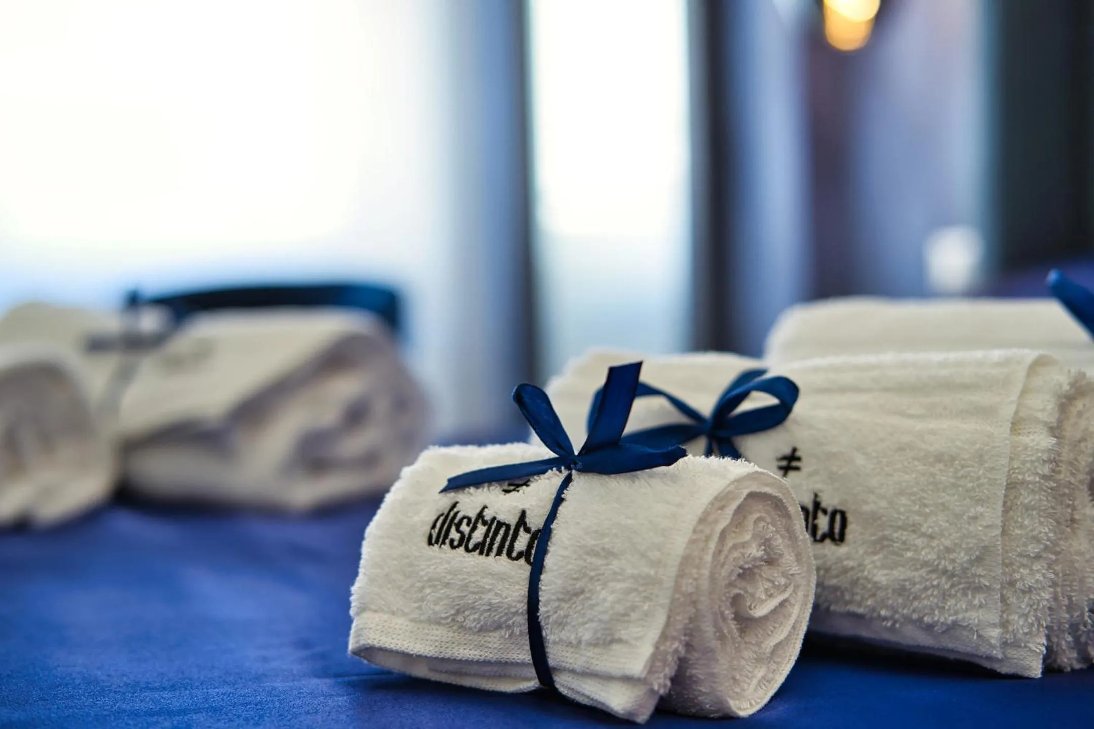 Property logo or sign, Bed in DISTINTO SUITE & ROOMS