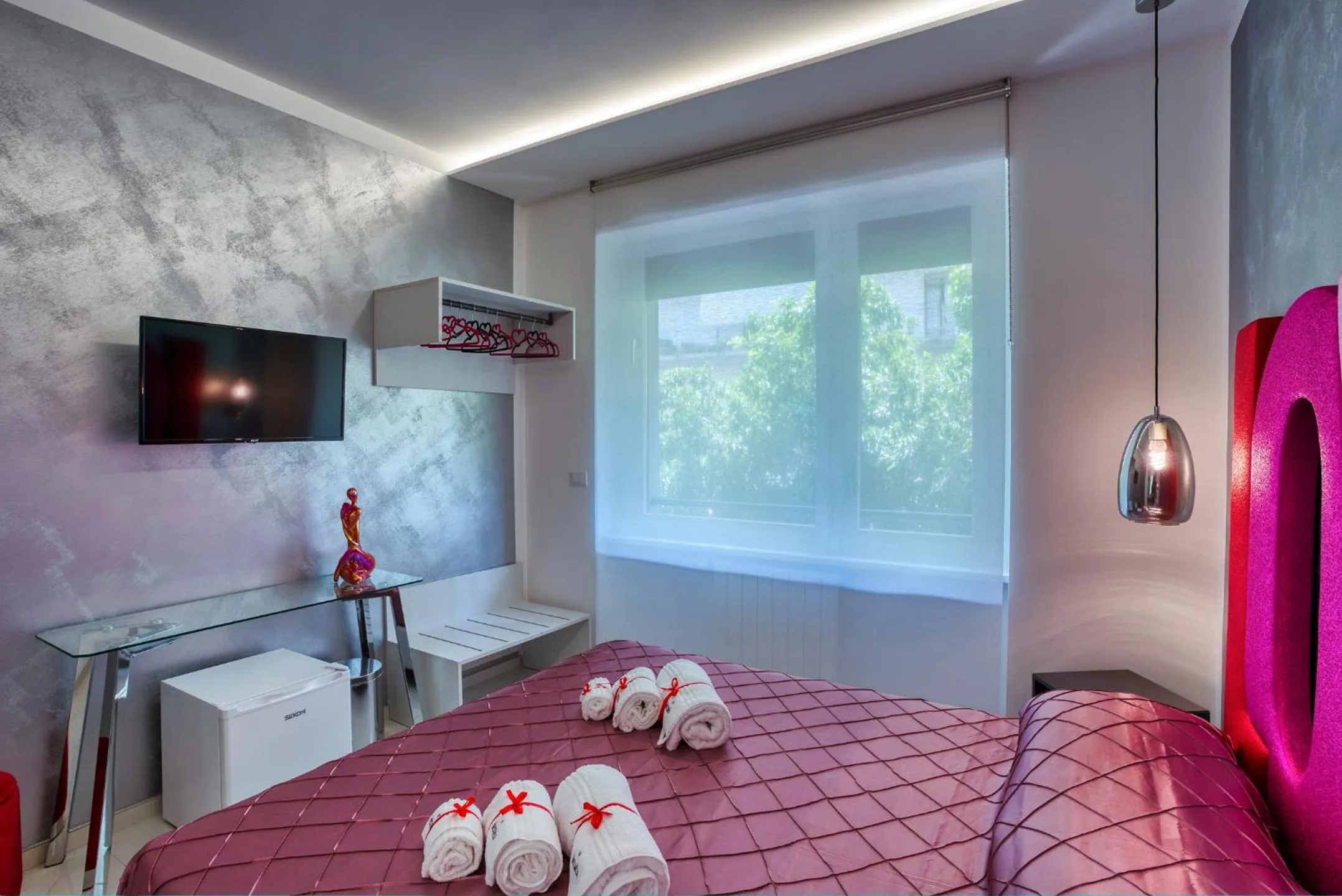 TV and multimedia, Bed in DISTINTO SUITE & ROOMS