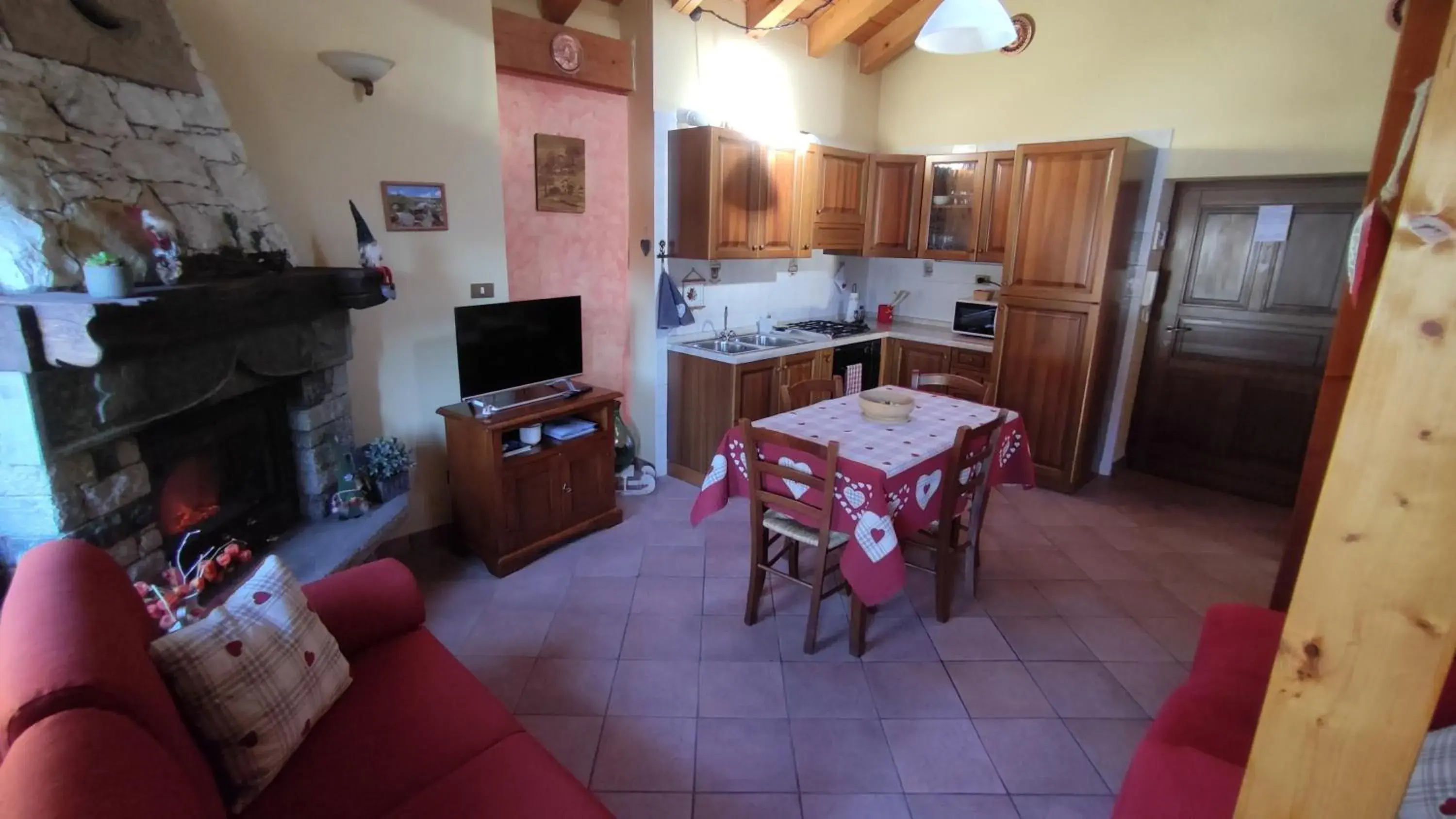 Apartment with Mountain View in Casa Vacanze: Maison Des Gnomes Apartment with Mountain View in Casa Vacanze: Maison Des Gnomes