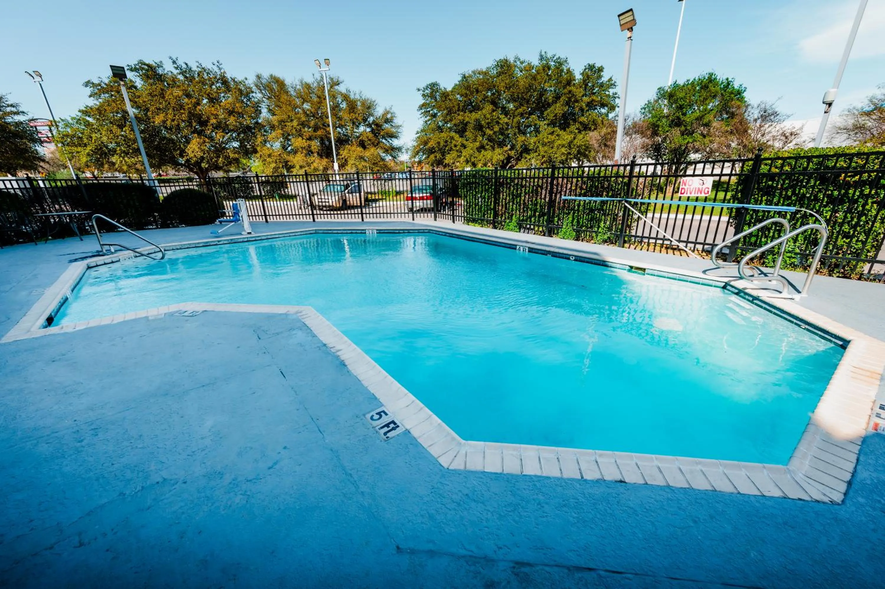 Swimming pool in Red Roof Inn San Antonio - Seaworld Northwest