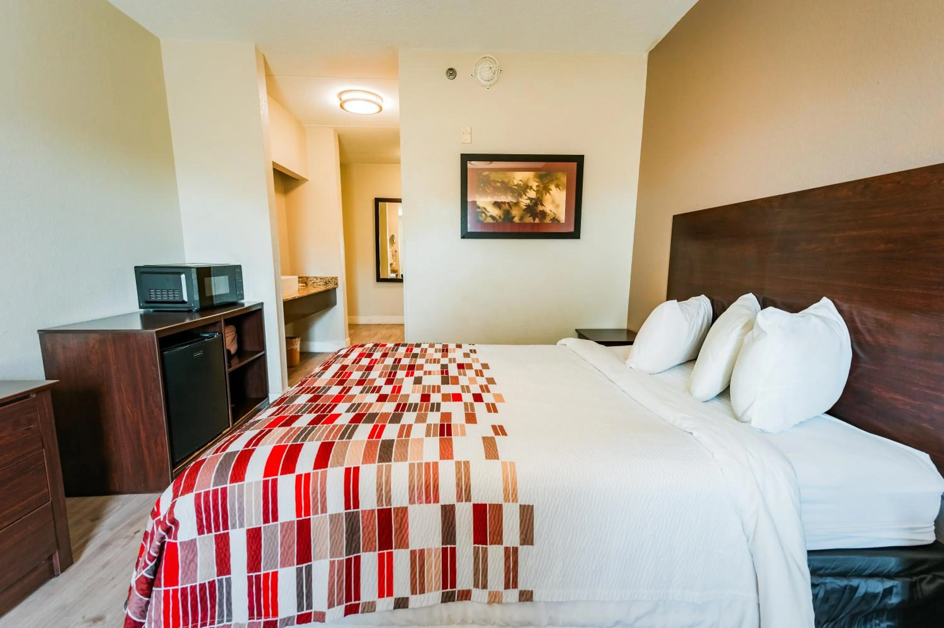 Bed in Red Roof Inn San Antonio - Seaworld Northwest