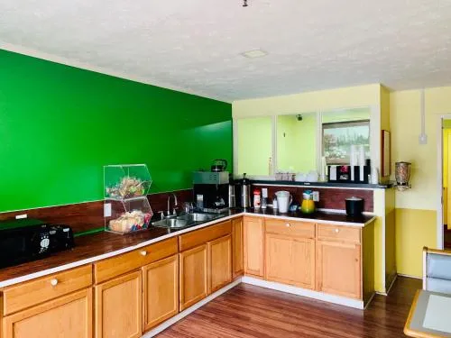 Holiday Lodge - Greensboro/Lake Oconee