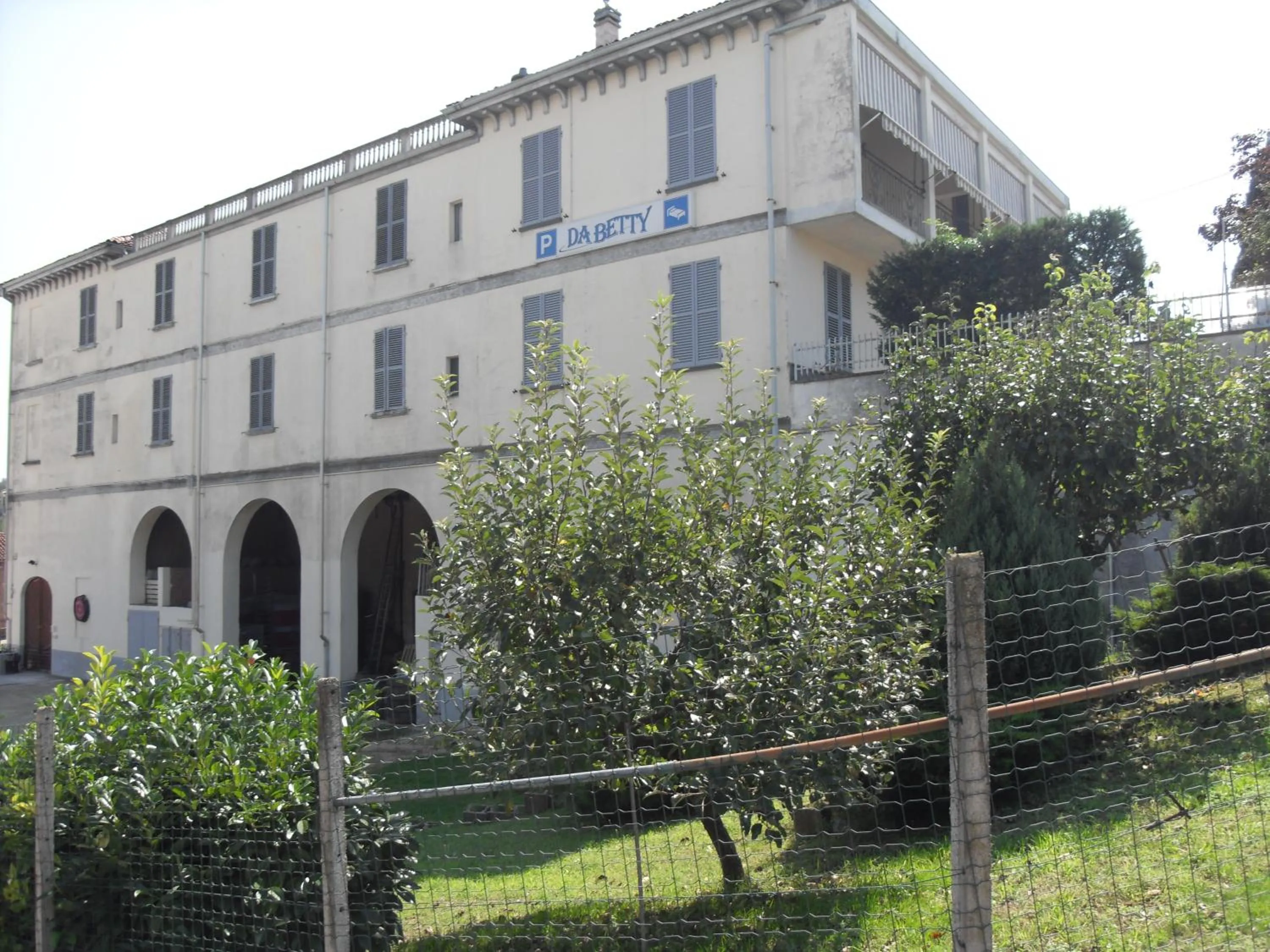 Property building in Da Betty