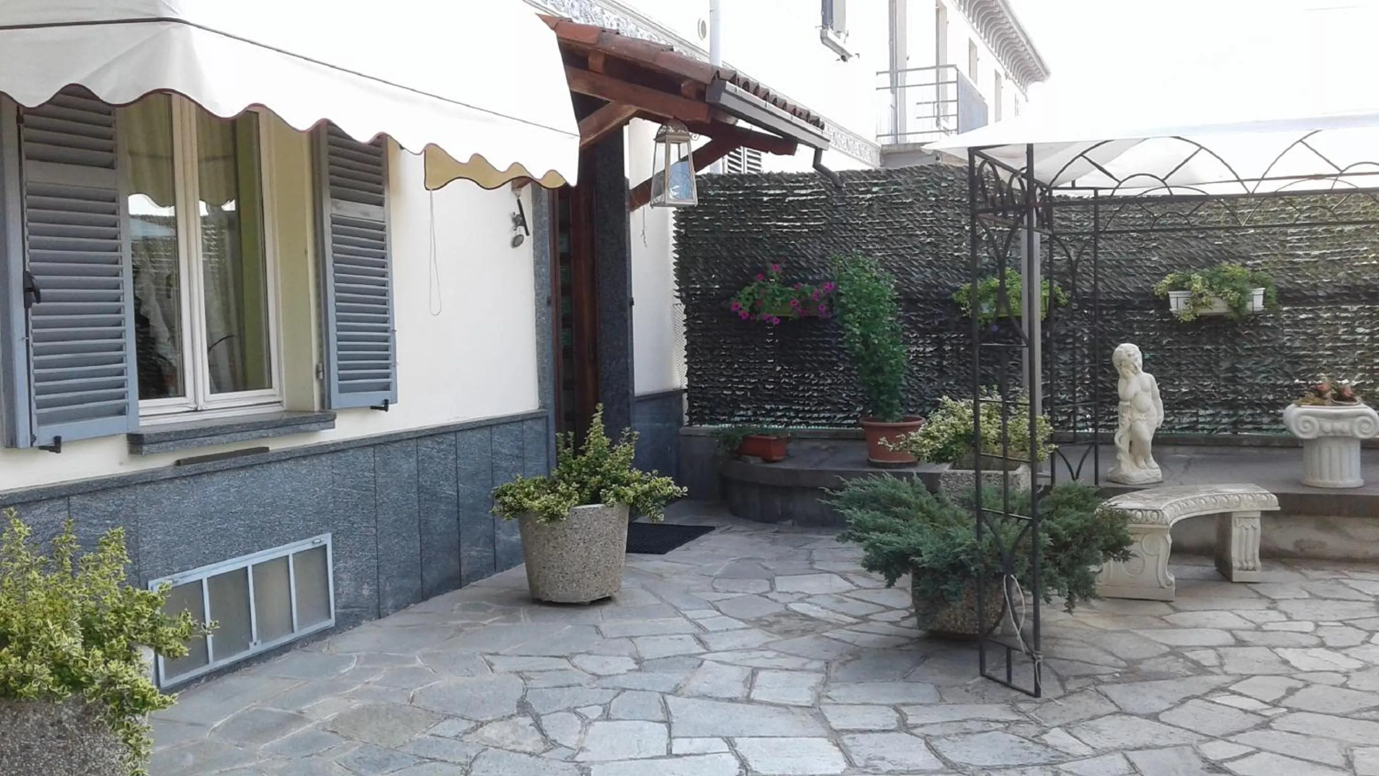 Facade/entrance in Da Betty