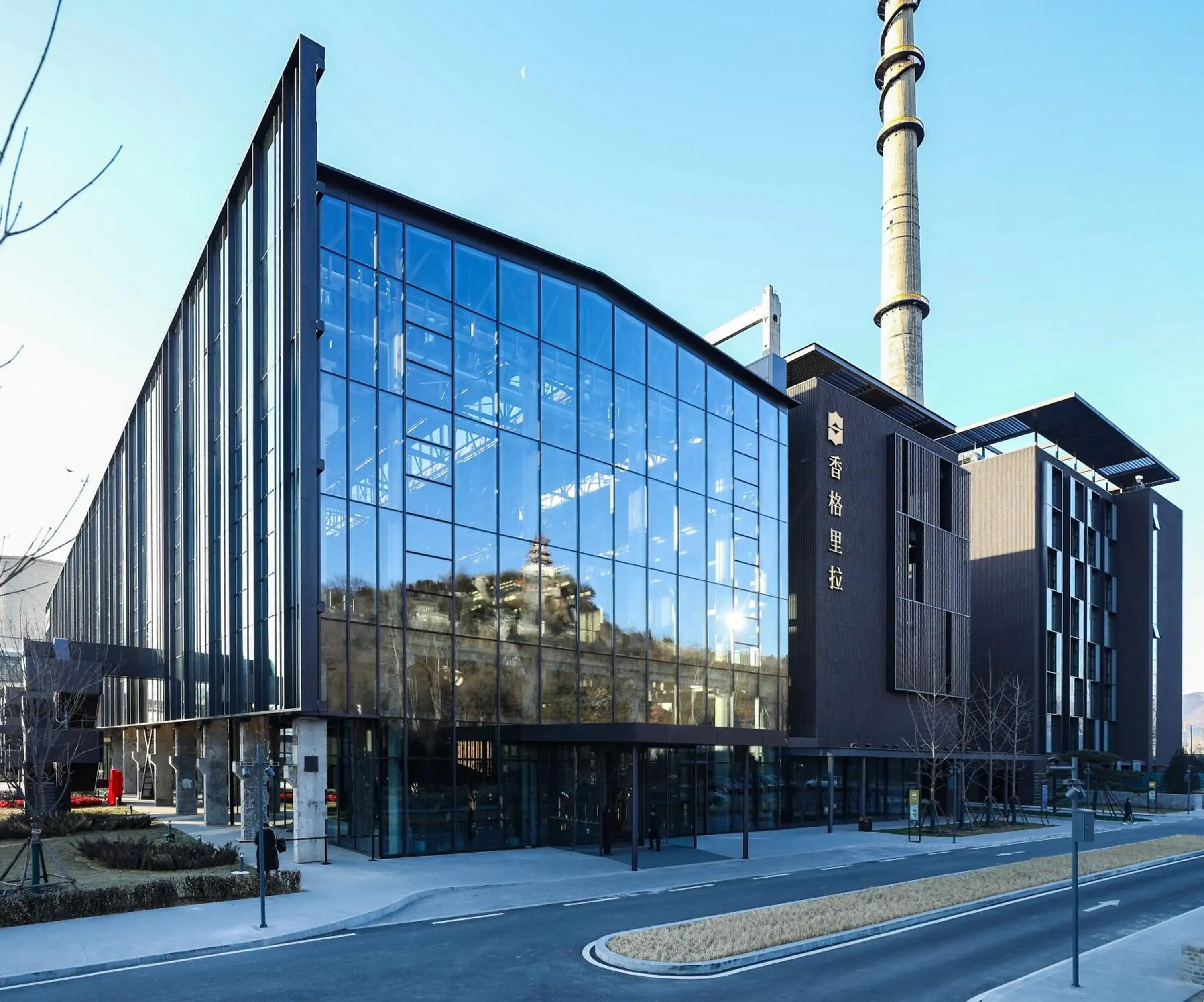 Property building in Shangri-La Shougang Park, Beijing Property building in Shangri-La Shougang Park, Beijing