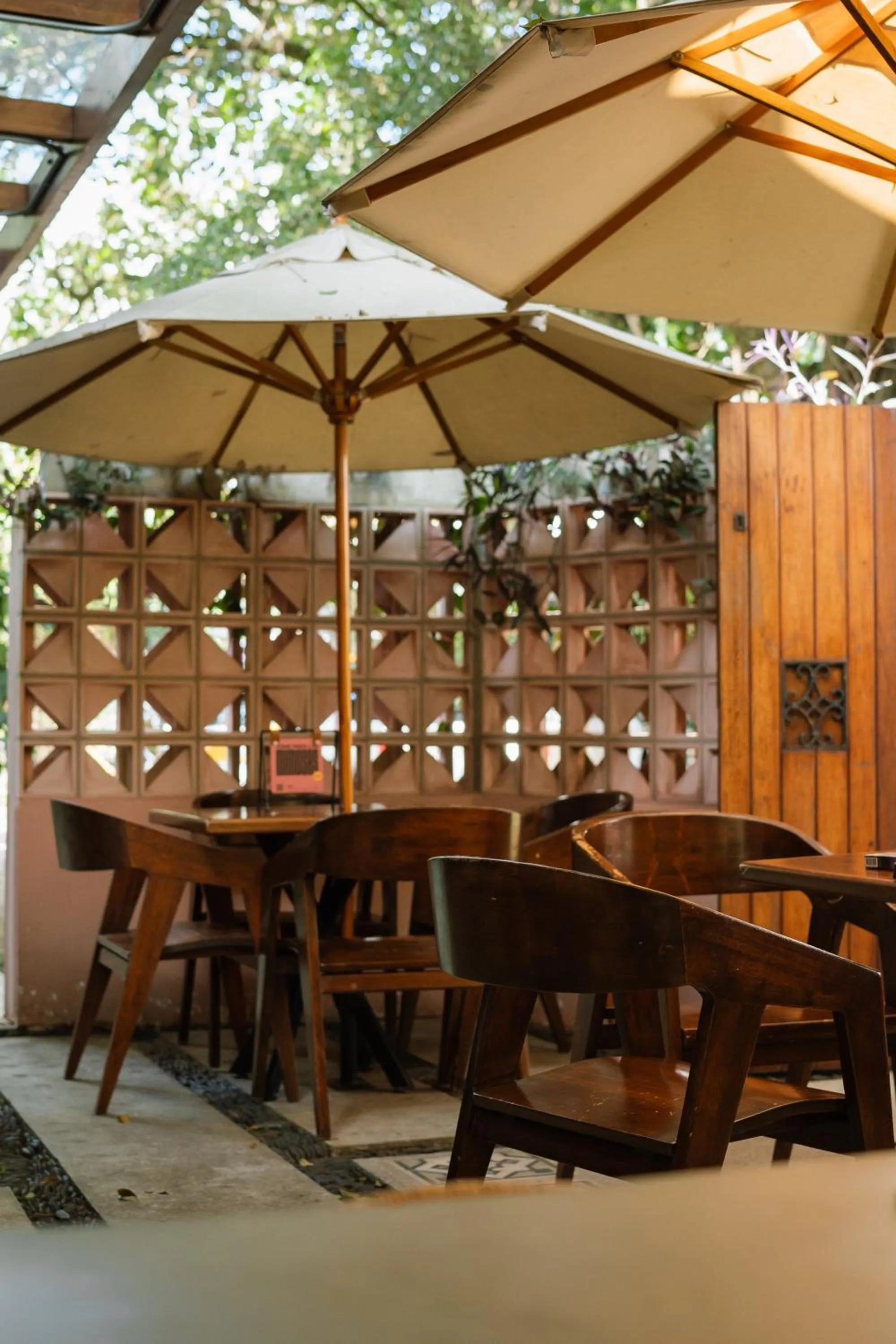 Restaurant/places to eat in Sui Boutique Hotel