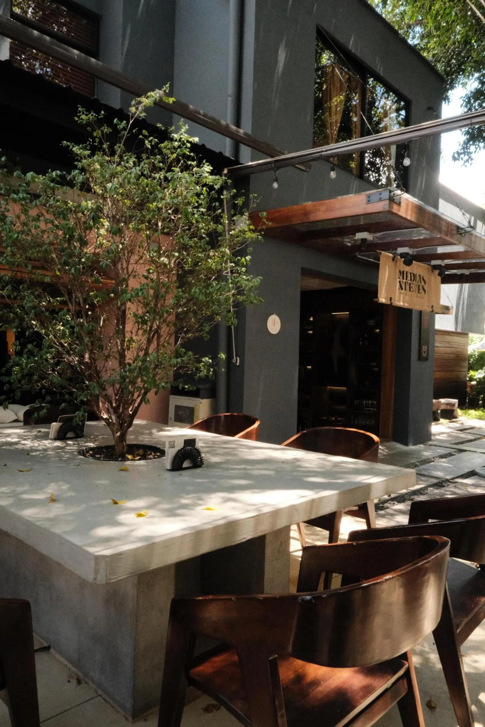 Restaurant/places to eat in Sui Boutique Hotel