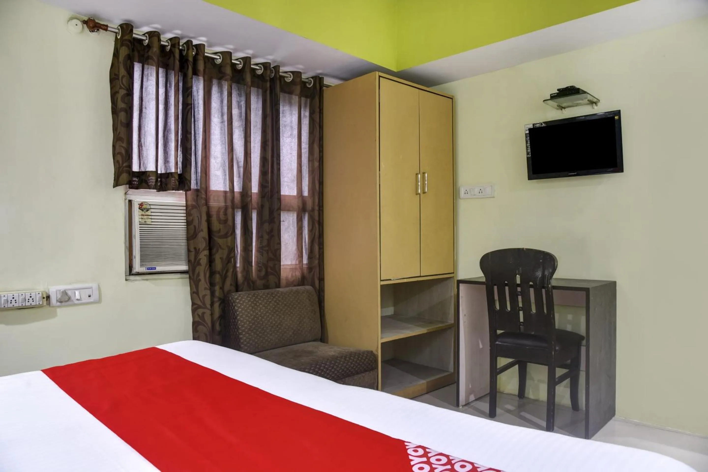 Bedroom, Bed in Hotel O Vishwa