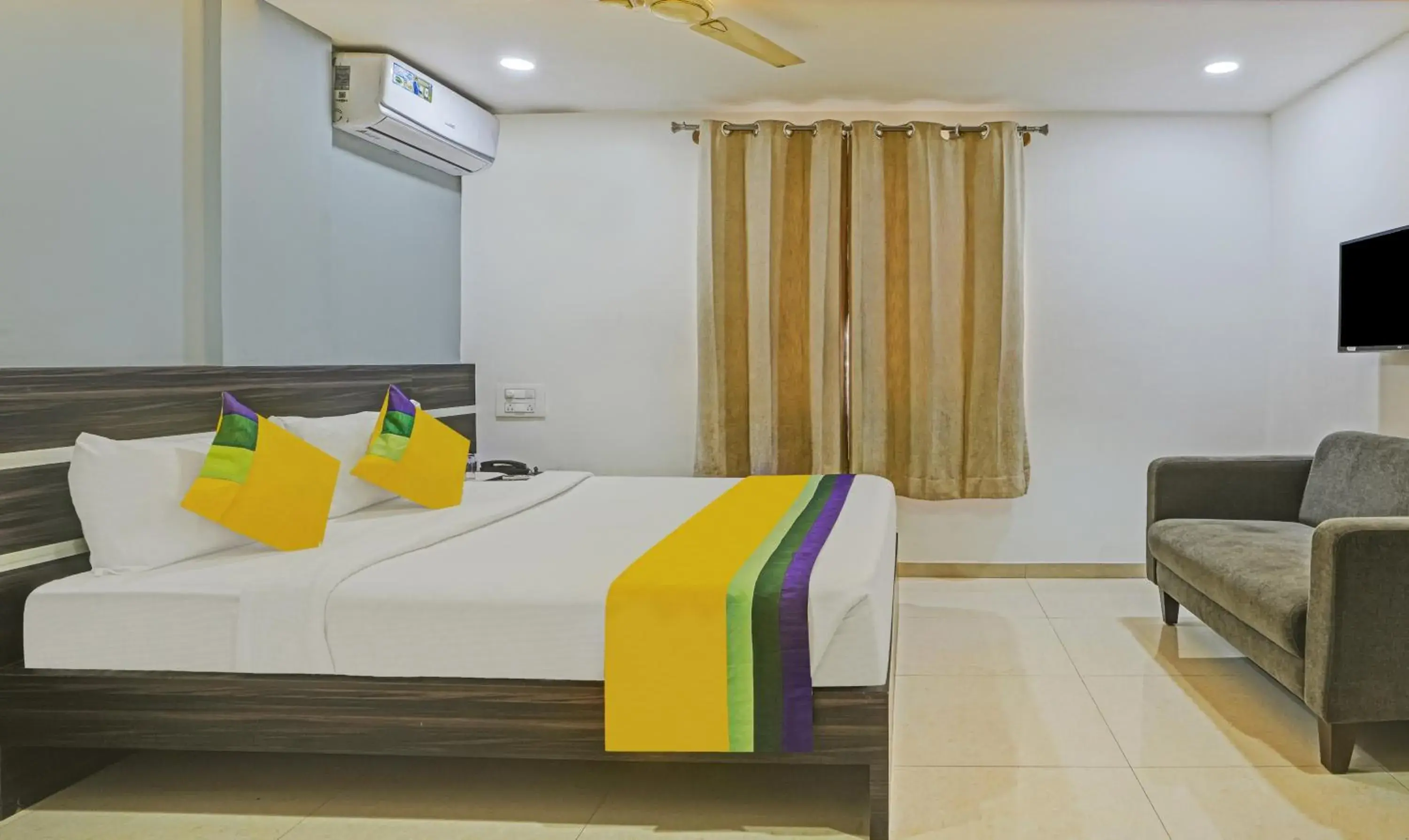 Bedroom, Bed in Itsy Hotels Purple Suites Bedroom, Bed in Itsy Hotels Purple Suites