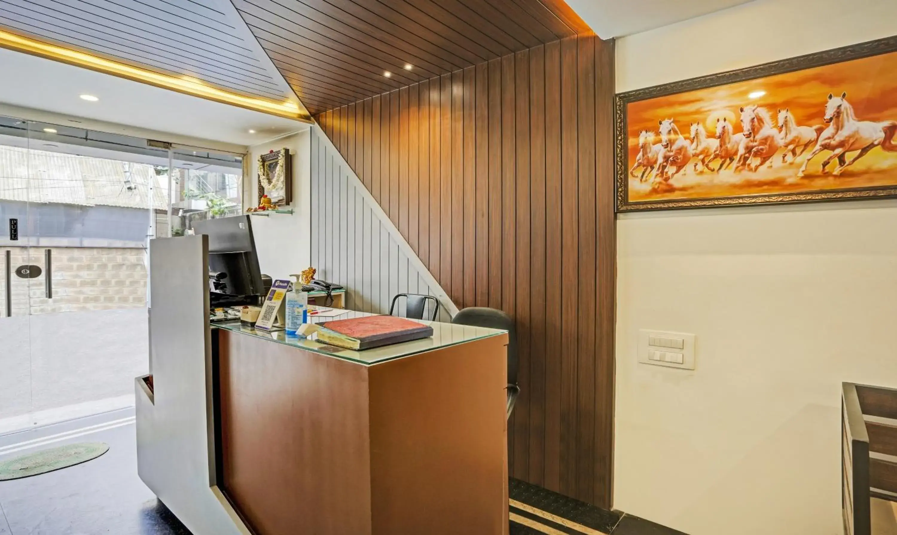 Lobby or reception in Itsy Hotels Purple Suites Lobby or reception in Itsy Hotels Purple Suites