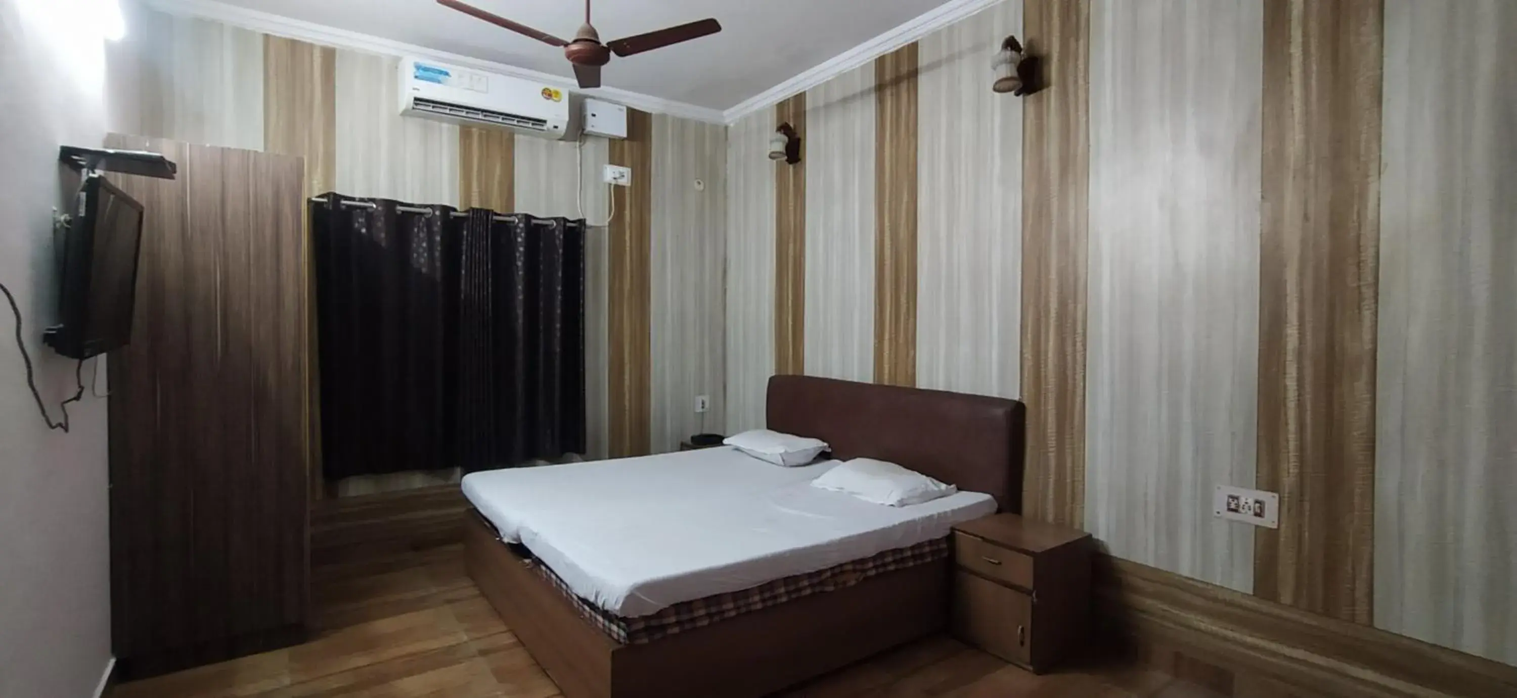 Bedroom, Bed in Hotel Samrat Bedroom, Bed in Hotel Samrat
