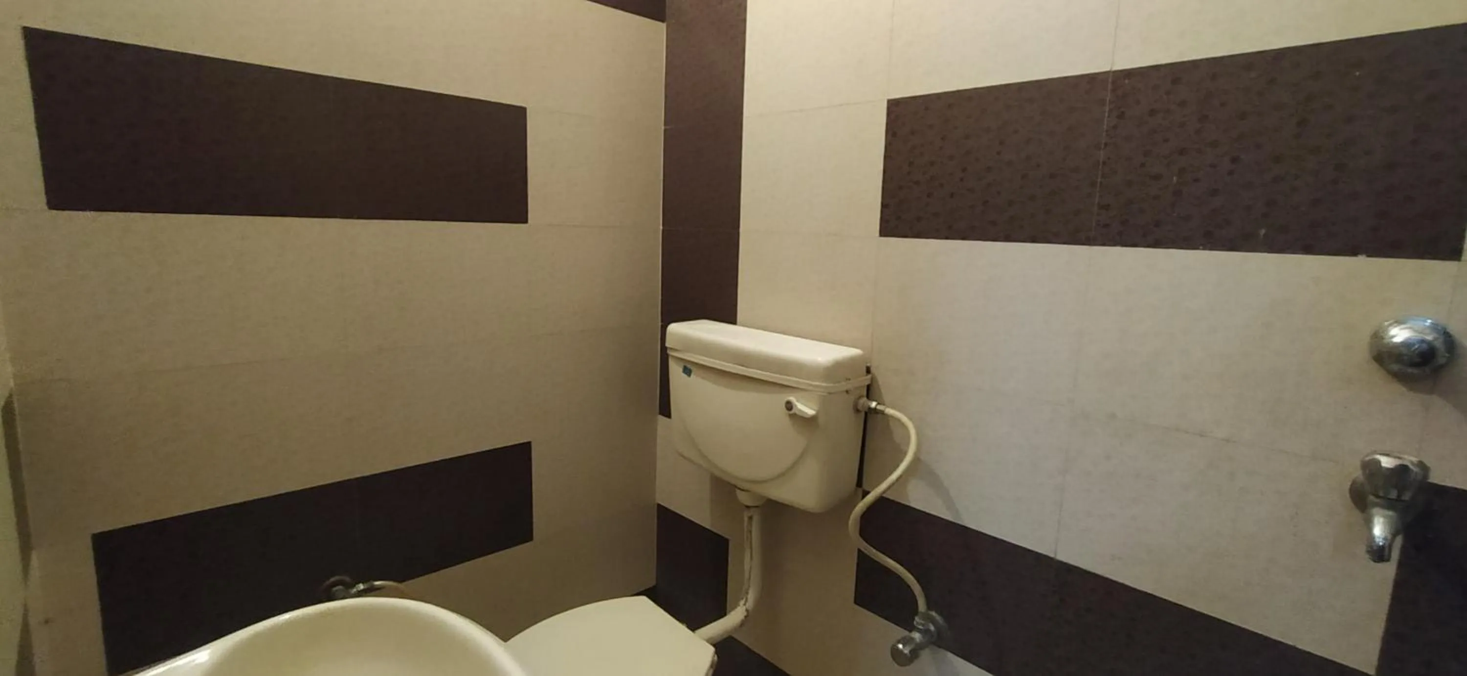 Bathroom in Hotel Samrat