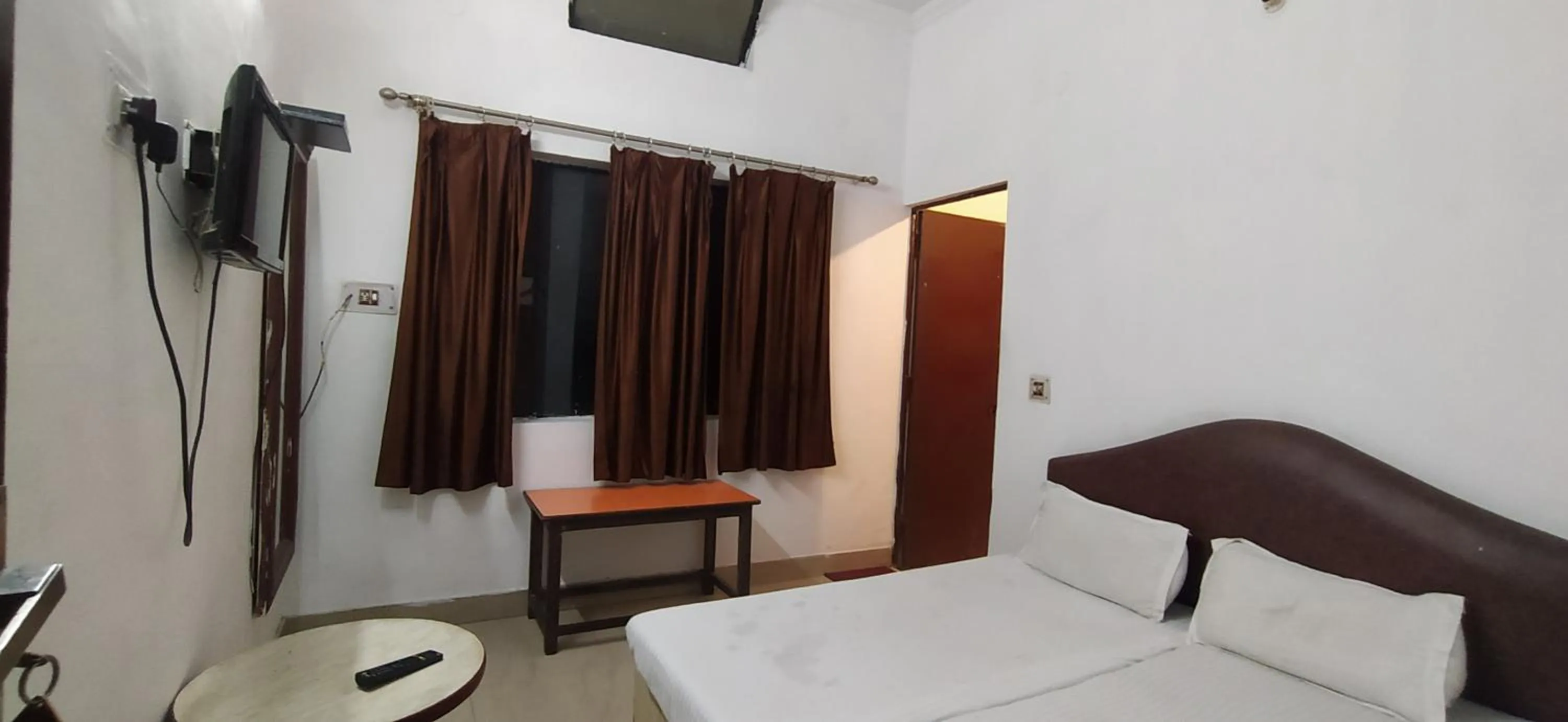 Bedroom, Bed in Hotel Samrat