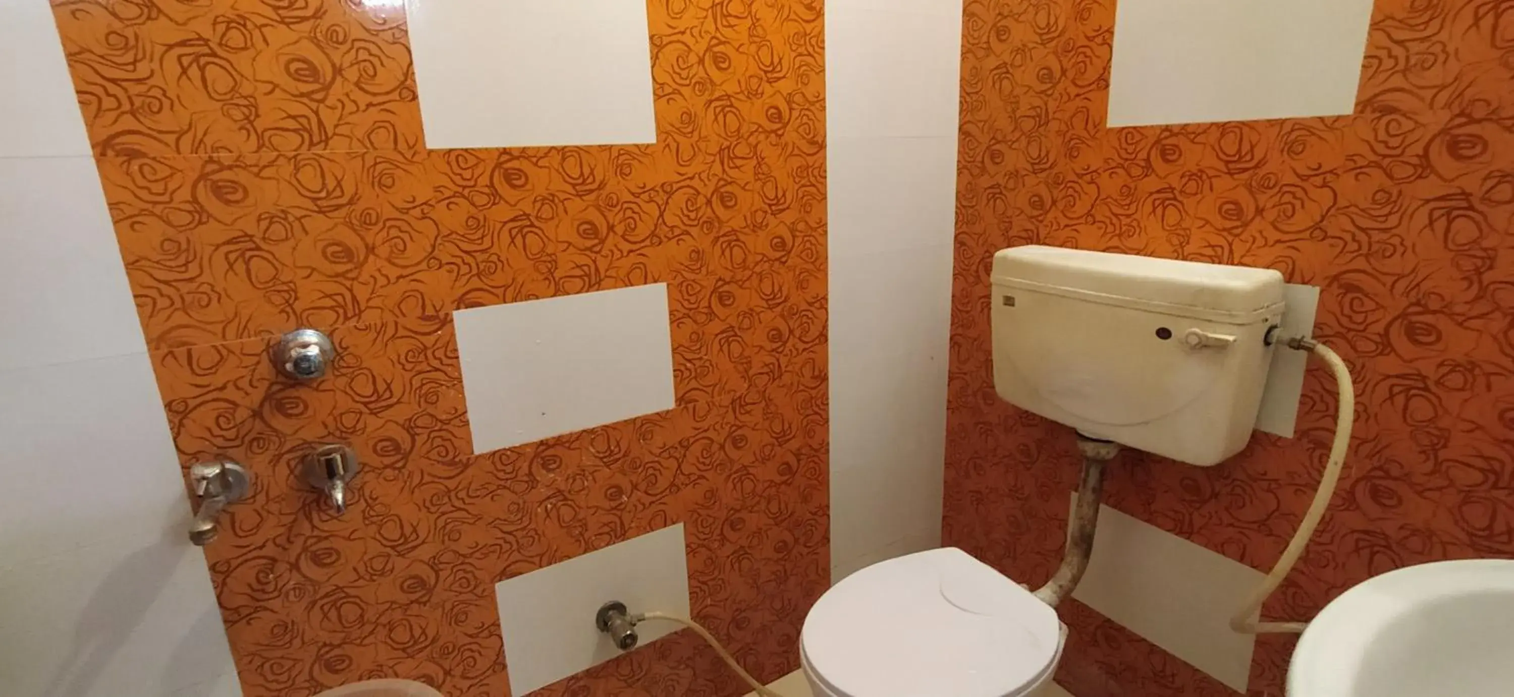 Bathroom in Hotel Samrat Bathroom in Hotel Samrat