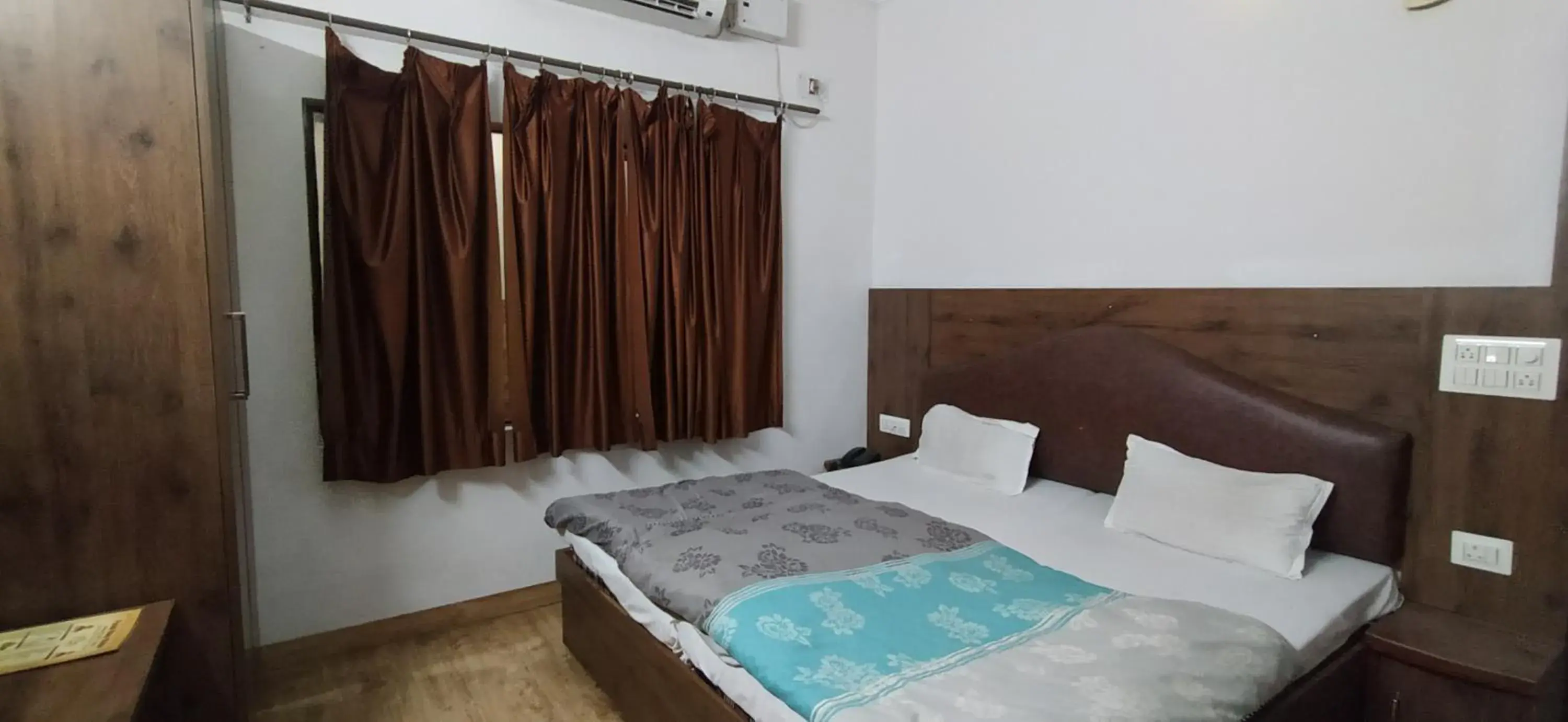 View (from property/room), Bed in Hotel Samrat View (from property/room), Bed in Hotel Samrat