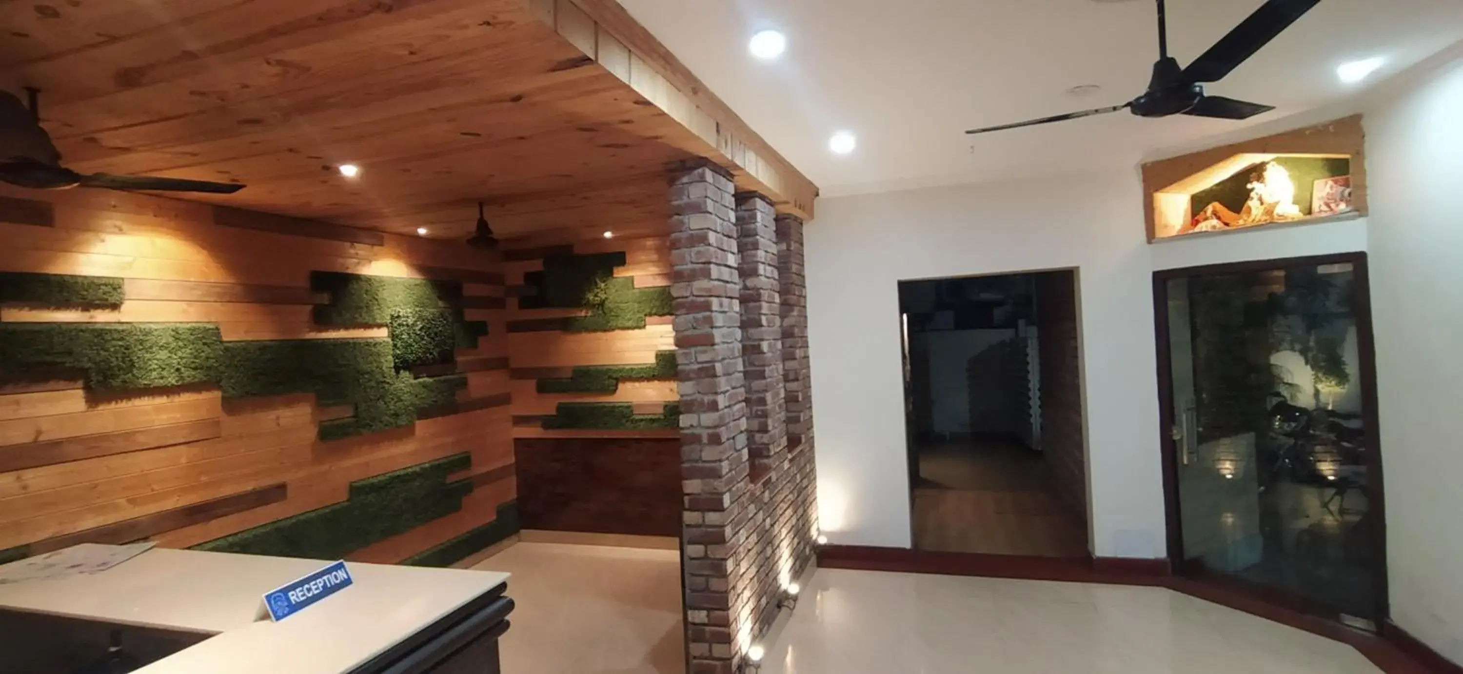 Facade/entrance in Hotel Samrat Facade/entrance in Hotel Samrat