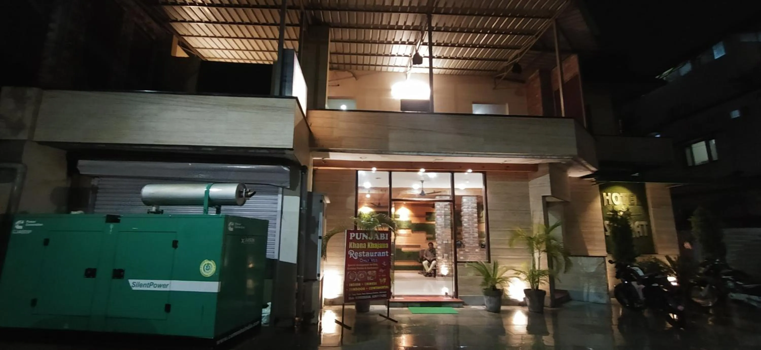 Facade/entrance in Hotel Samrat