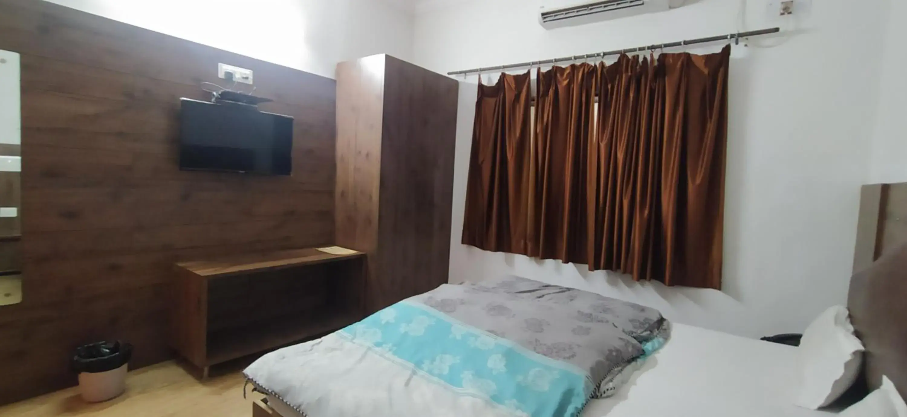 Photo of the whole room, Bed in Hotel Samrat Photo of the whole room, Bed in Hotel Samrat