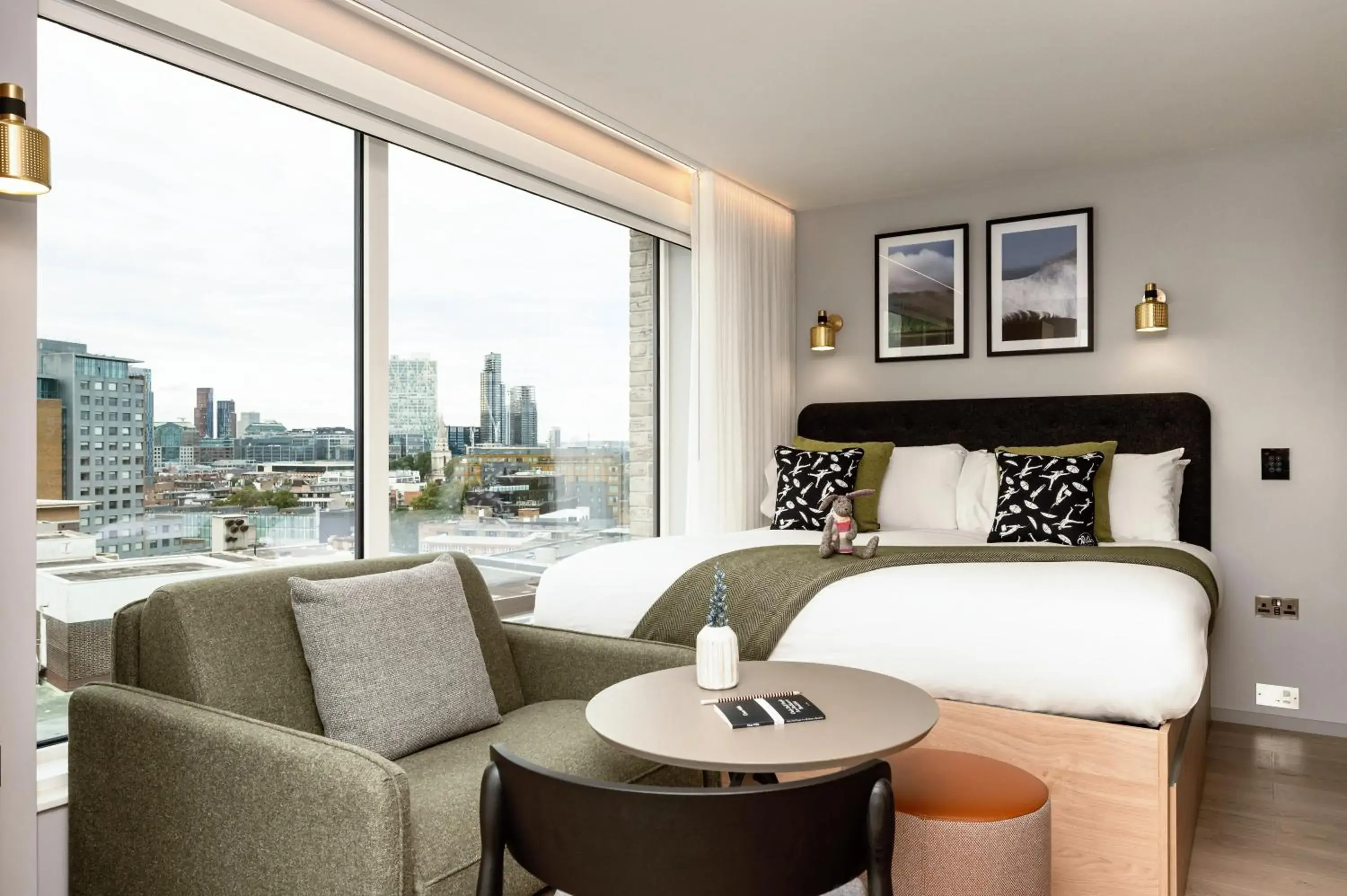 City view, Bed in Wilde Aparthotels London Aldgate Tower Bridge City view, Bed in Wilde Aparthotels London Aldgate Tower Bridge
