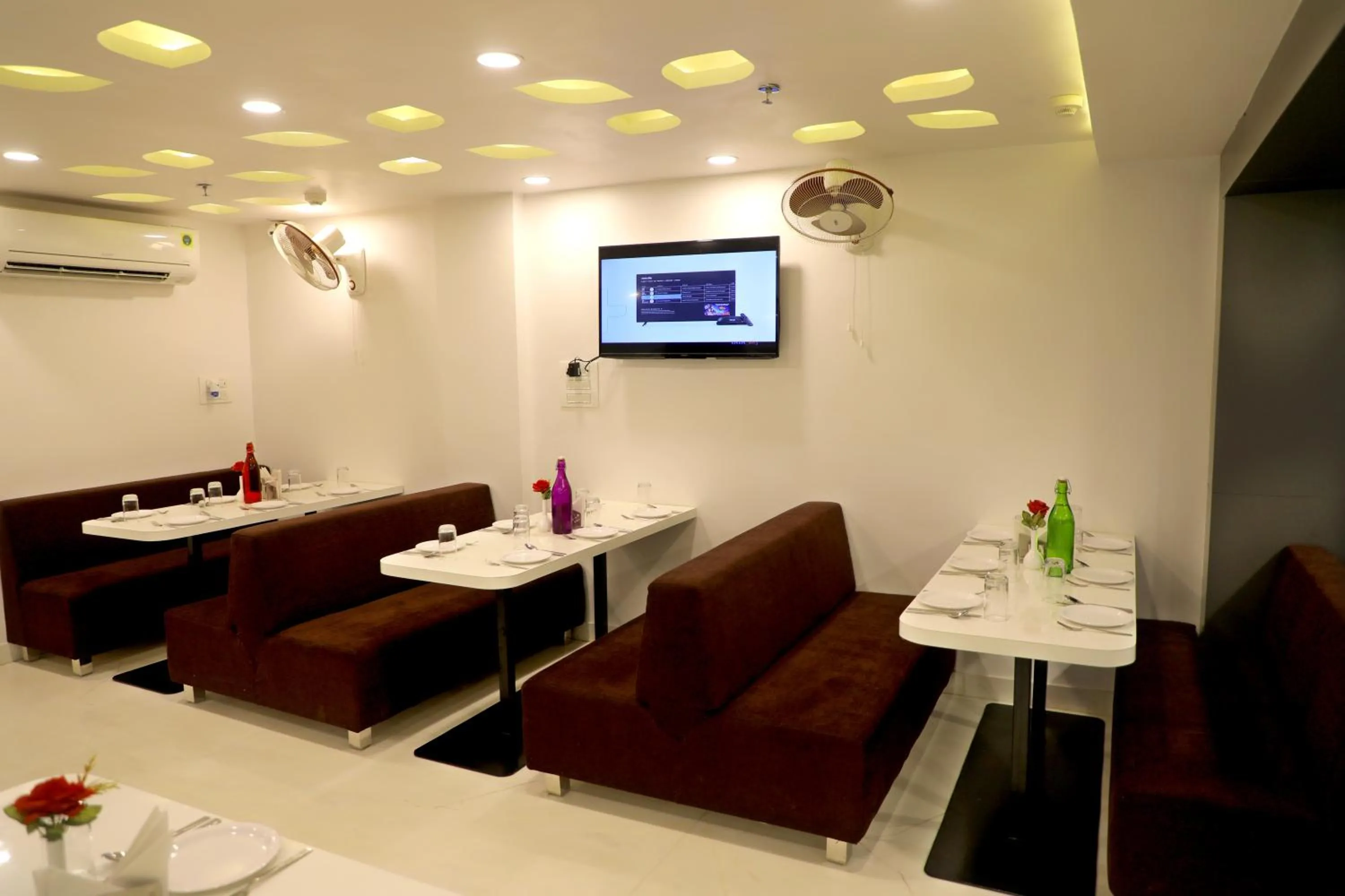Restaurant/places to eat in The RRA Kabras Hotel, Nathdwara