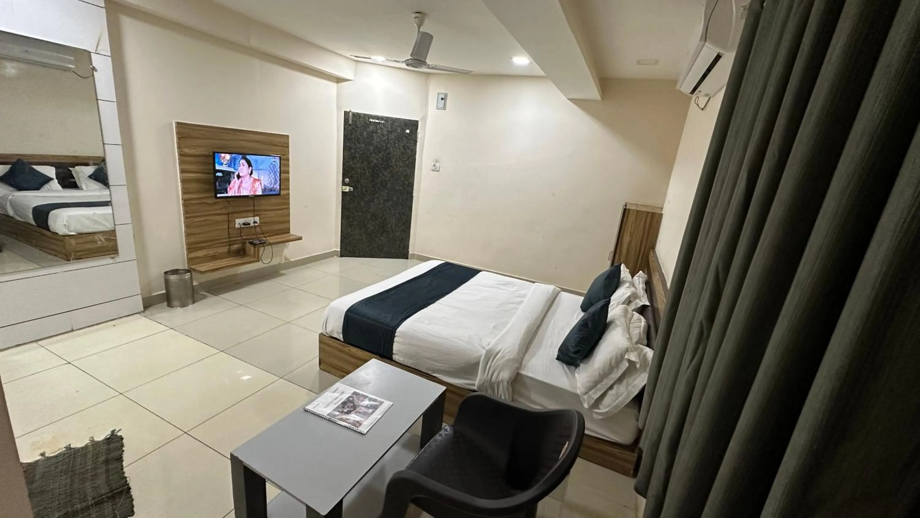 Bed in Hotel New Shiv Kunj