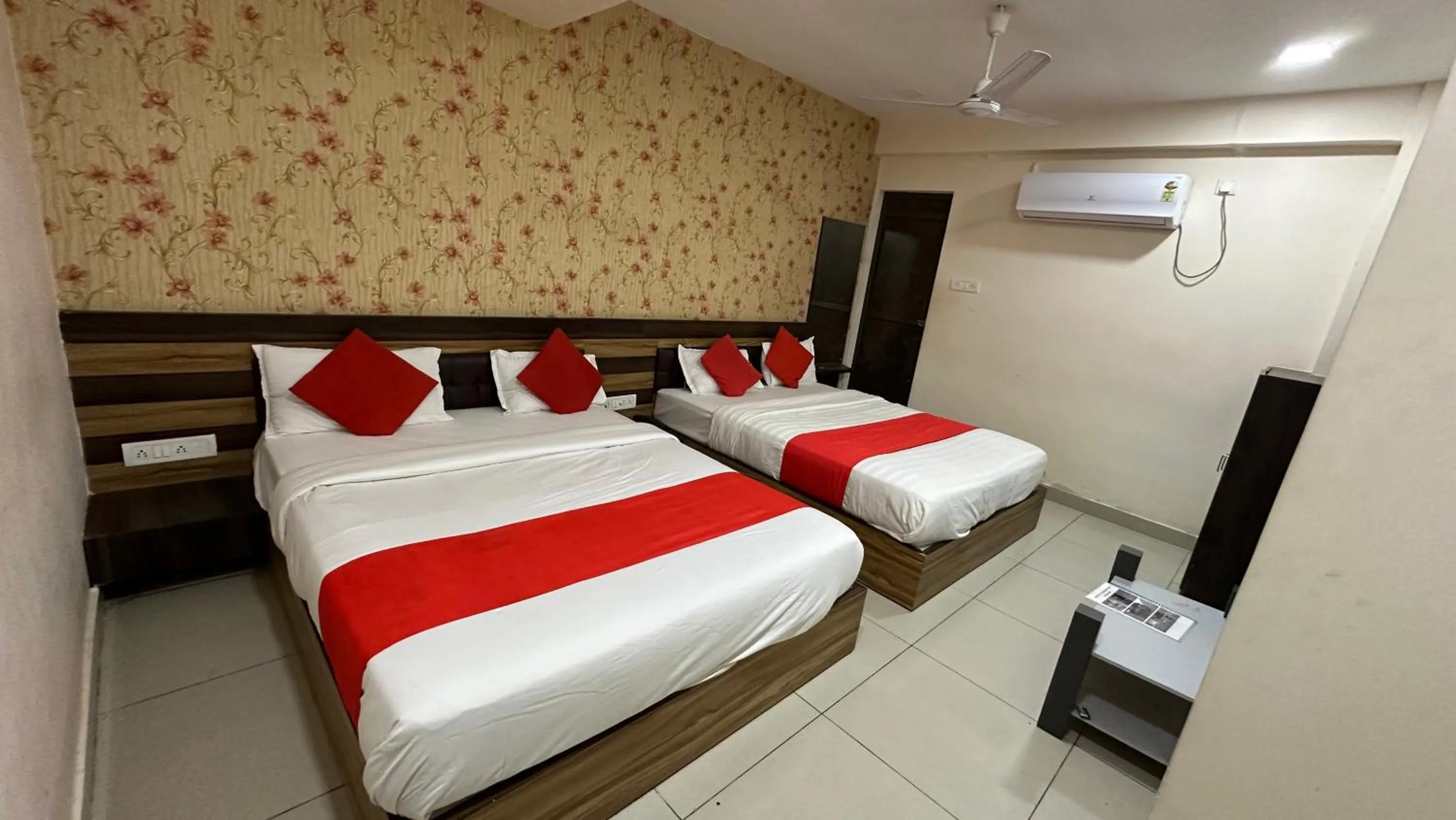 Bed in Hotel New Shiv Kunj